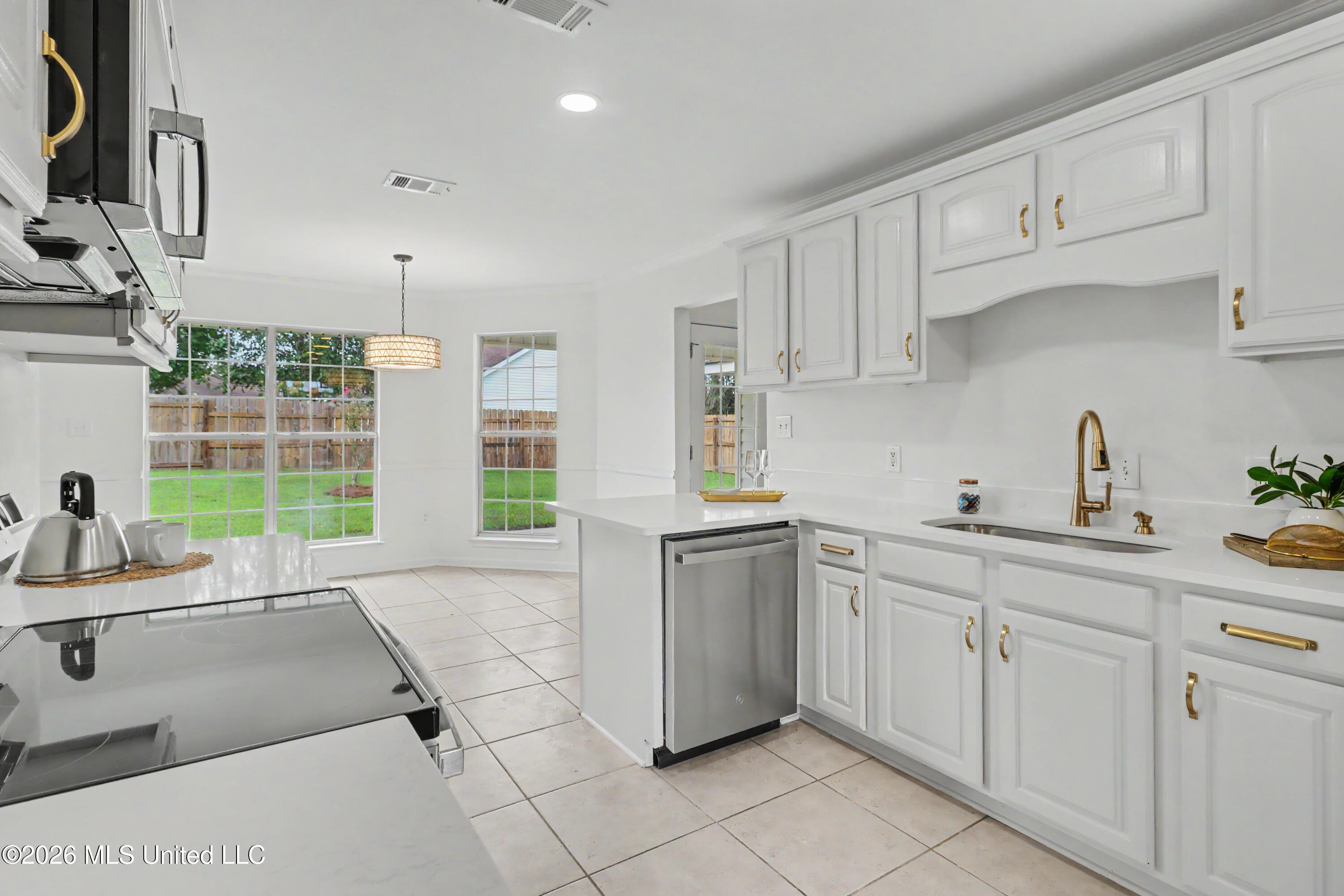 21806 Hunter Cove Property Photo 6