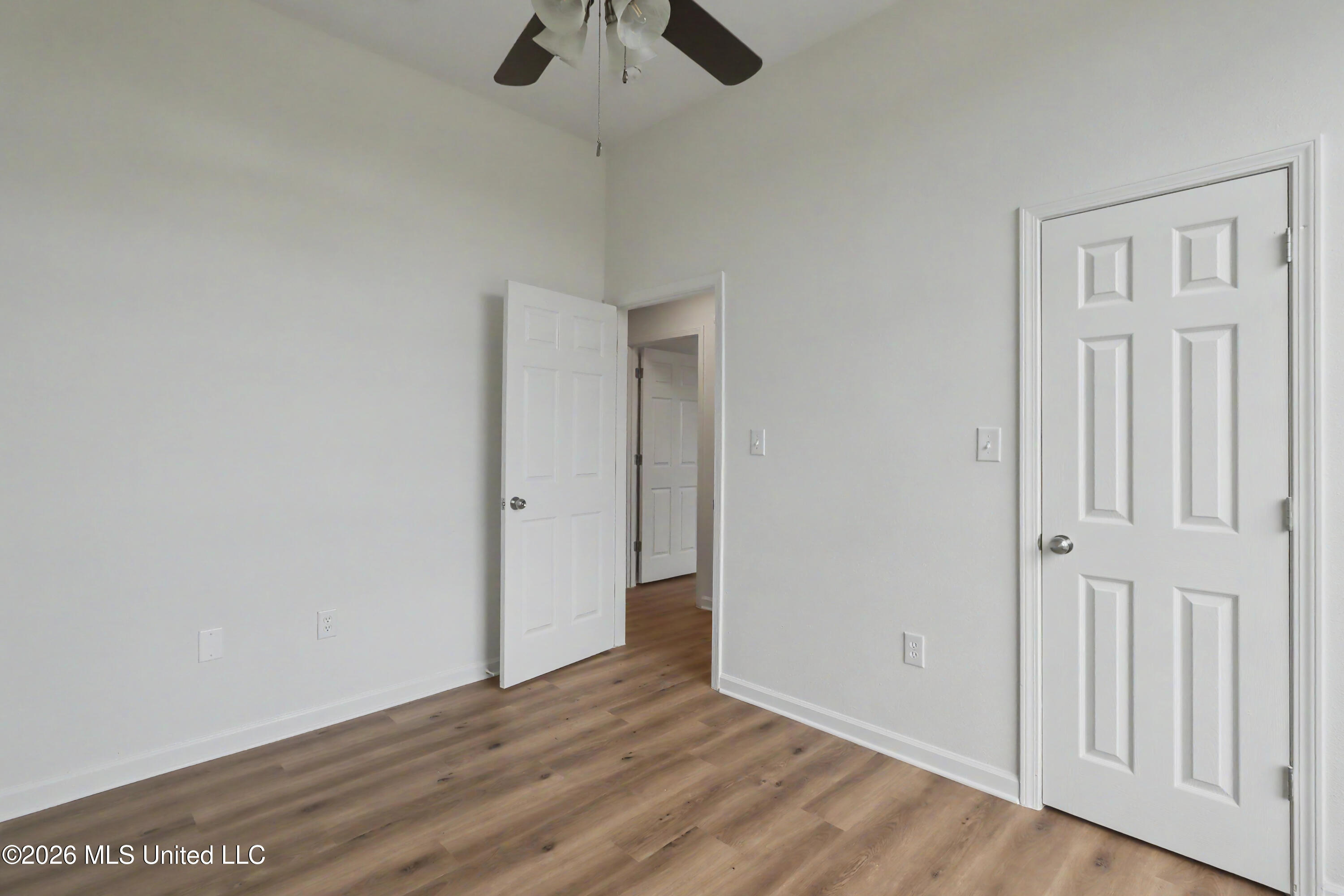 21806 Hunter Cove Property Photo 15