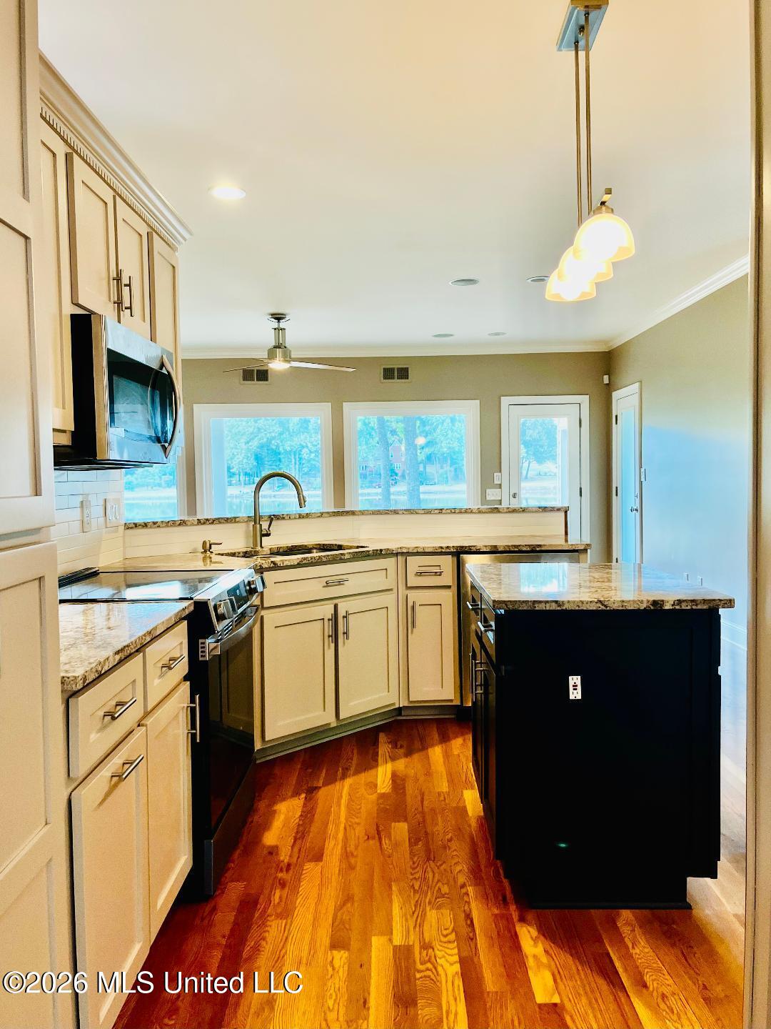 1720 Stonehedge Drive Property Photo 11