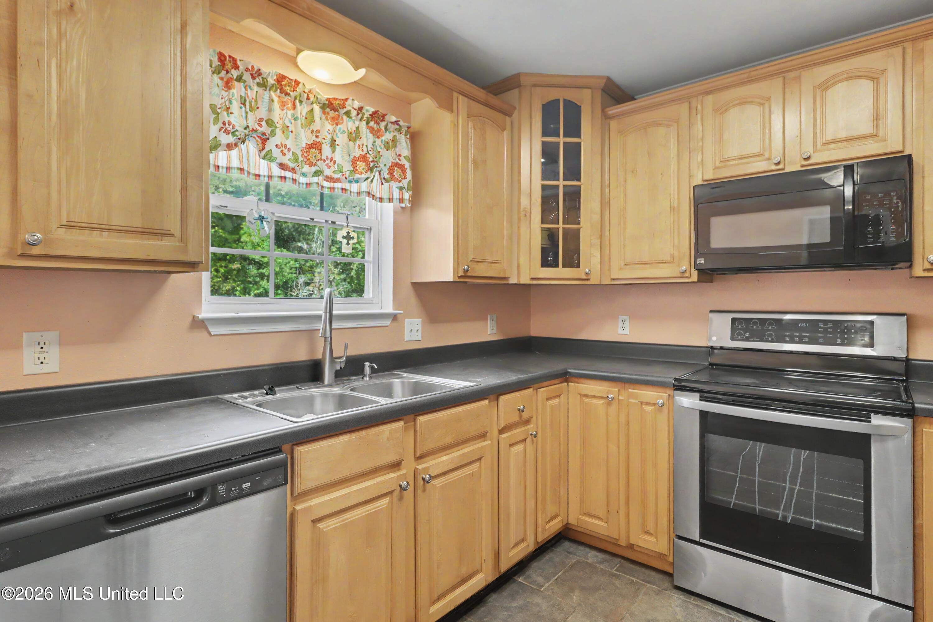 17425 Marian Court Property Photo 7