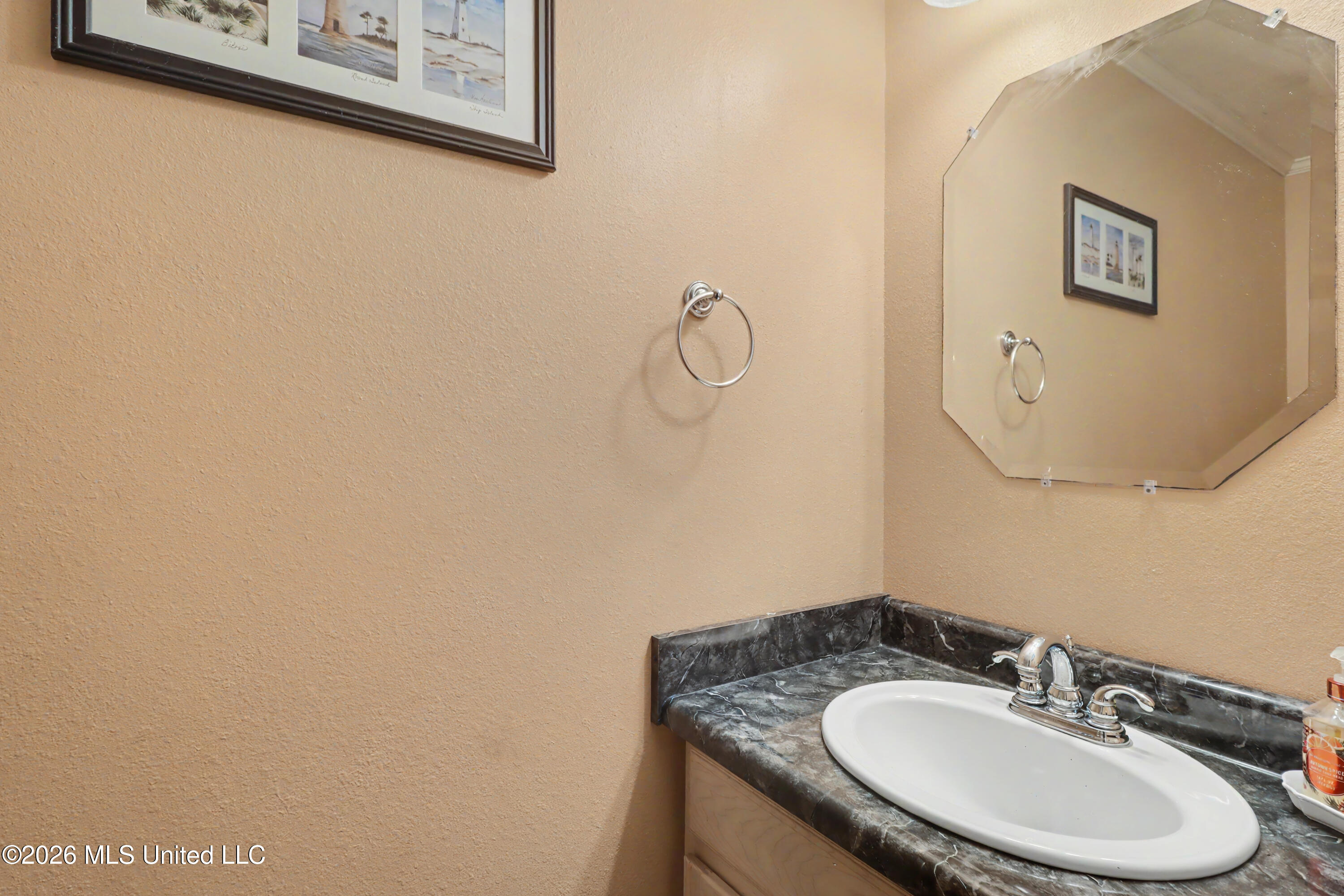 17425 Marian Court Property Photo 9