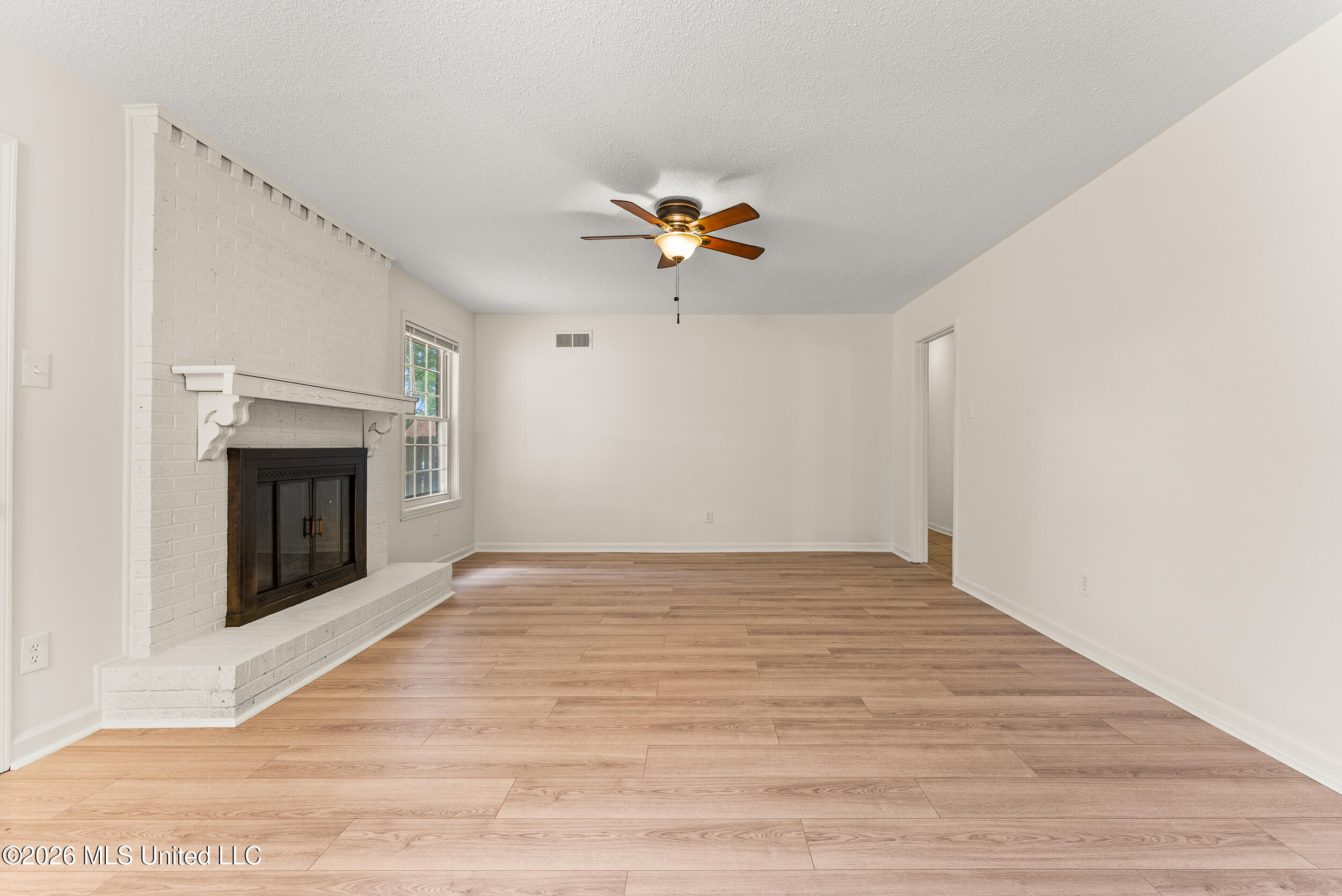 3855 Hilltop Drive Property Photo 9
