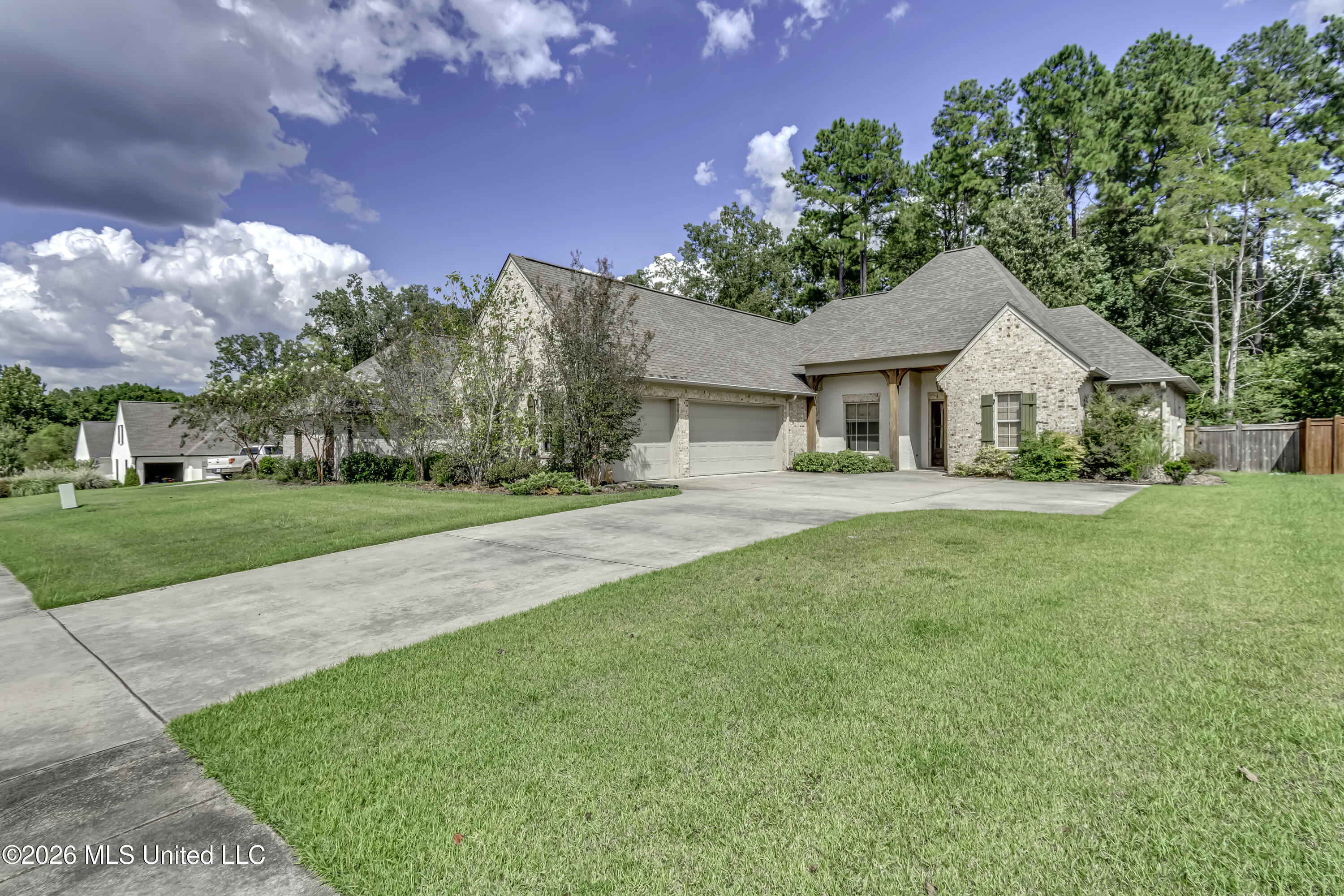 189 Stone Creek Drive Property Photo 1