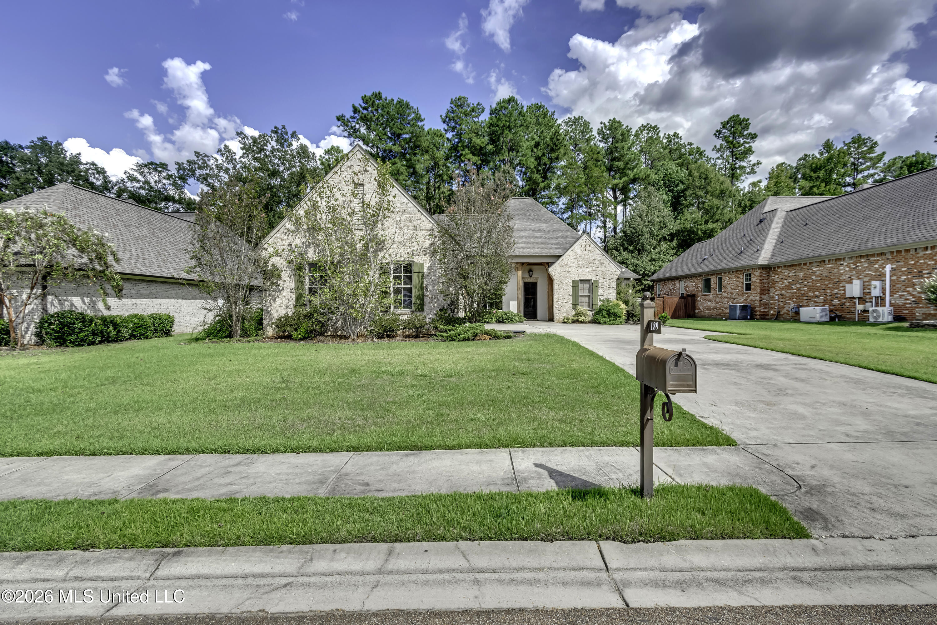 189 Stone Creek Drive Property Photo 4