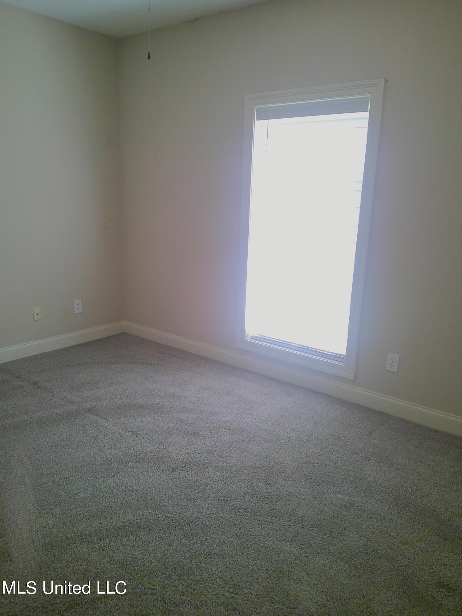 141 Creekside Drive Property Photo 7