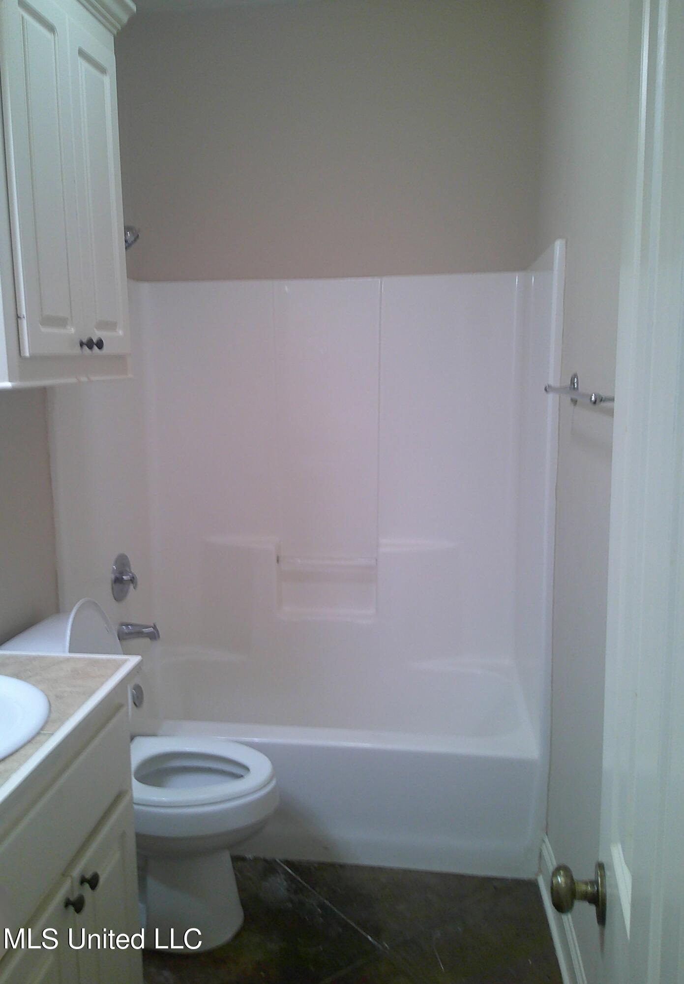 141 Creekside Drive Property Photo 8