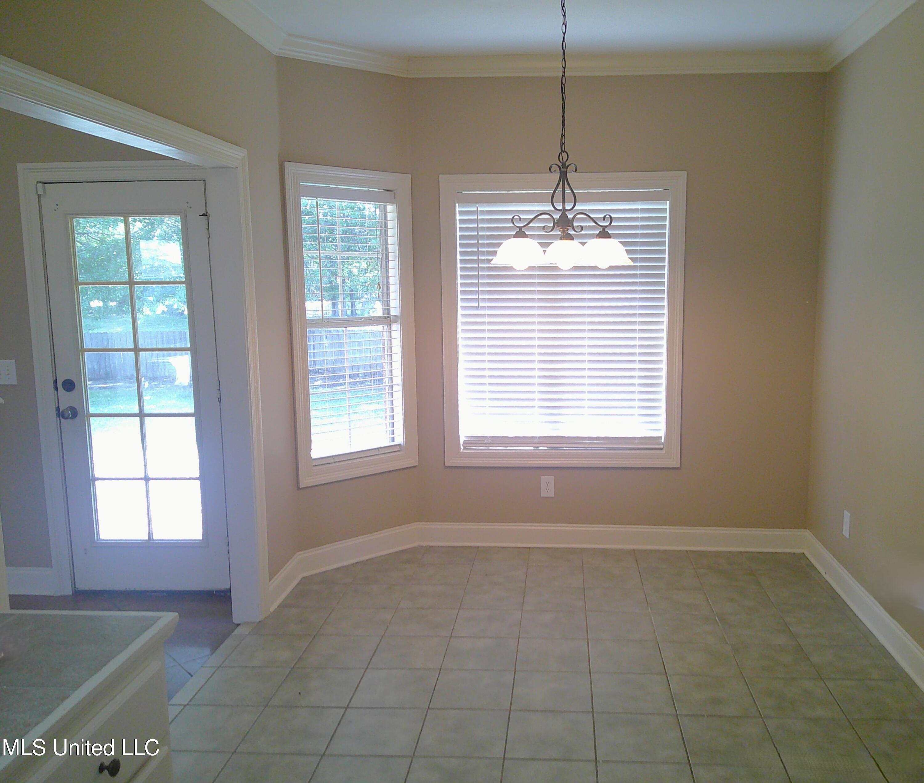 141 Creekside Drive Property Photo 9