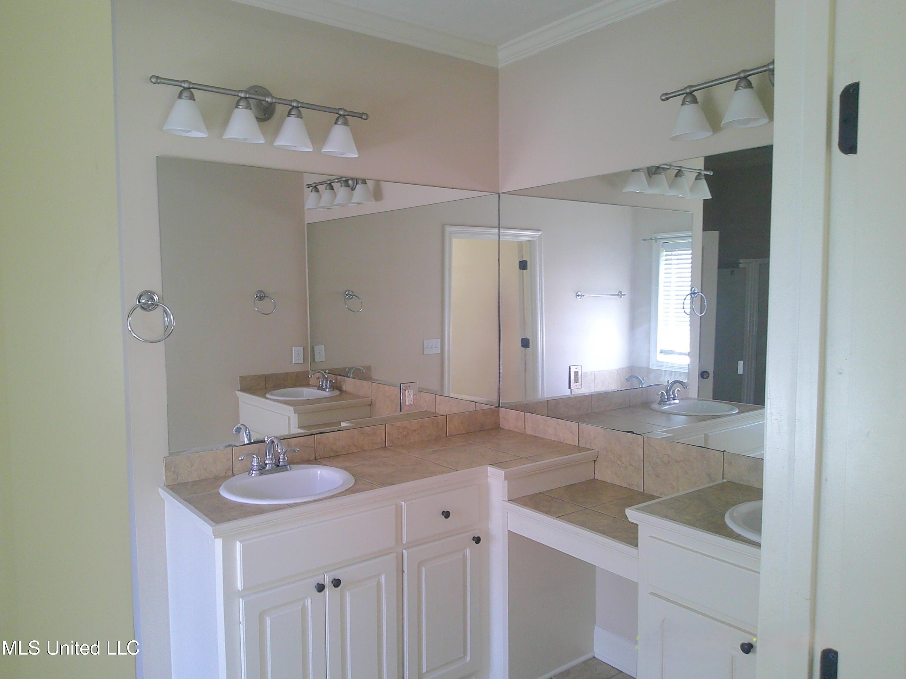141 Creekside Drive Property Photo 13