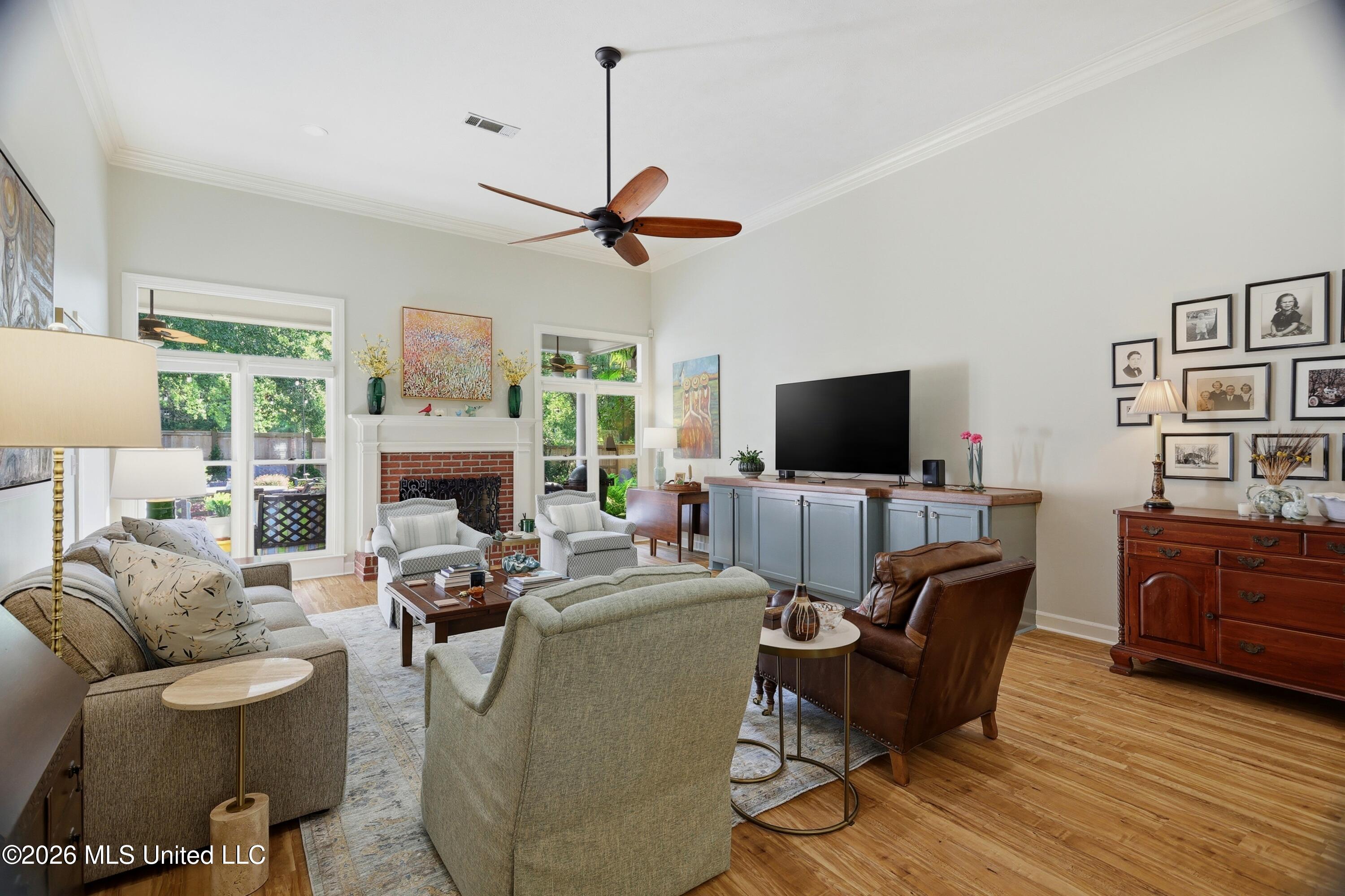 209 Hillside Street Property Photo 4