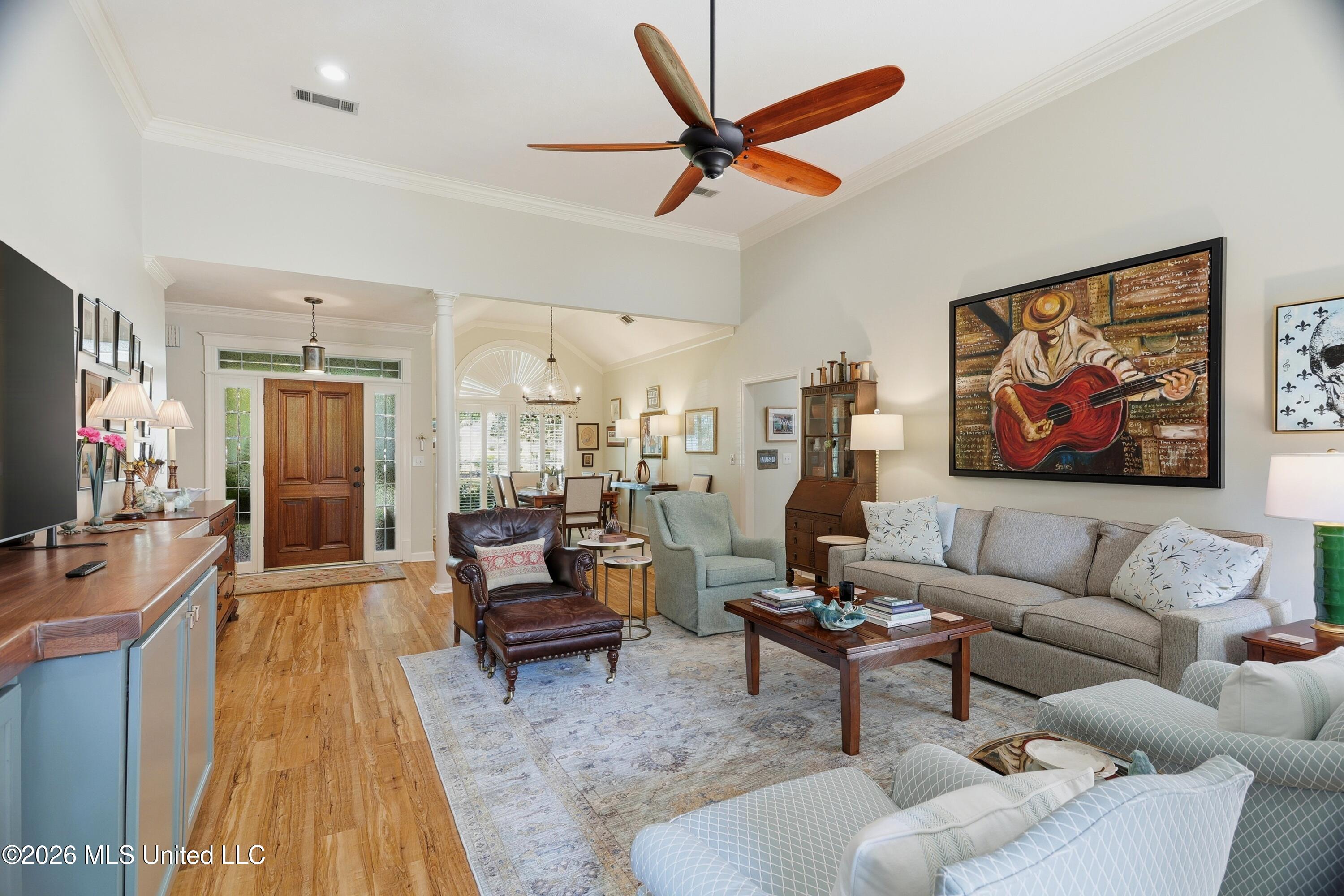 209 Hillside Street Property Photo 6