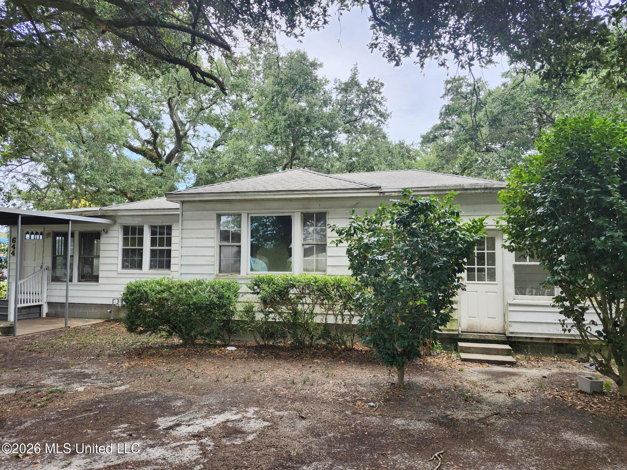644 Oakleigh Avenue Property Photo 1