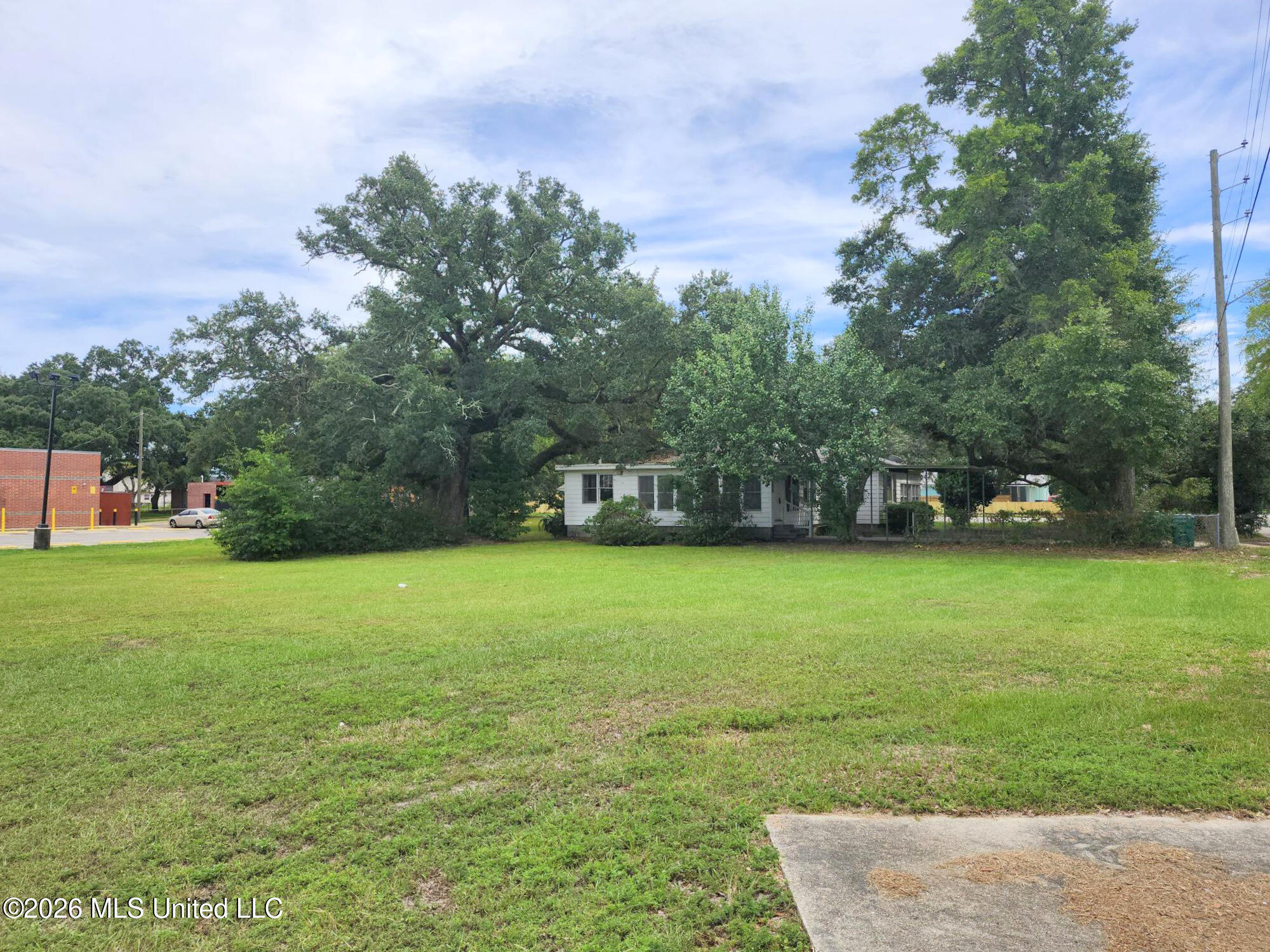 644 Oakleigh Avenue Property Photo 5