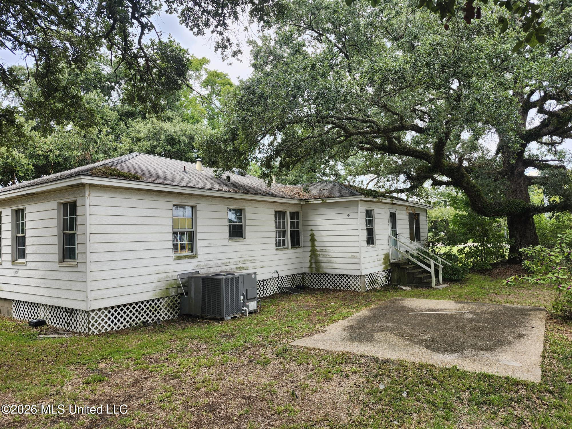 644 Oakleigh Avenue Property Photo 8