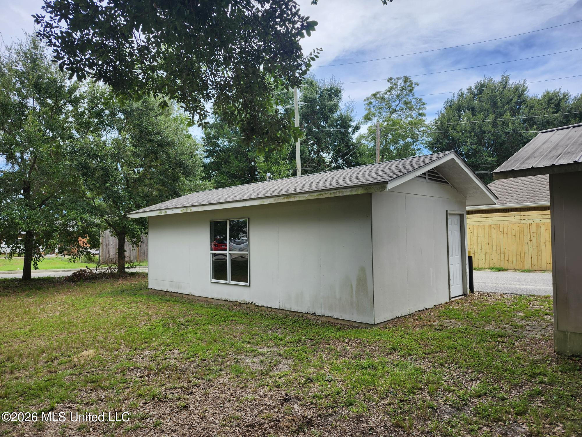 644 Oakleigh Avenue Property Photo 9