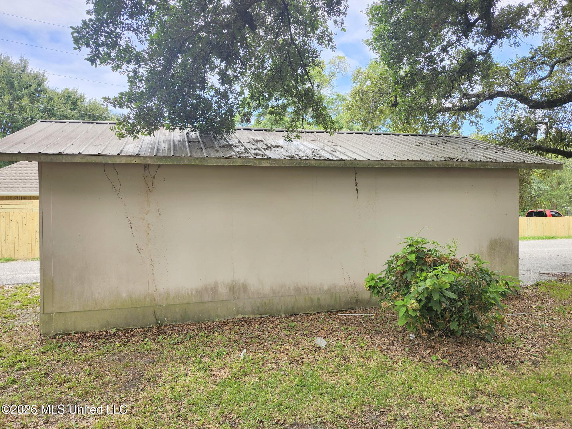 644 Oakleigh Avenue Property Photo 10