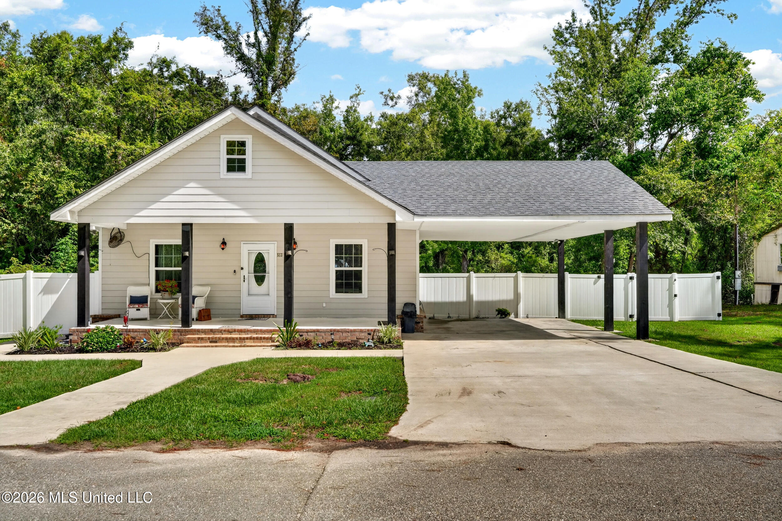 513 Fifth Street Property Photo 1