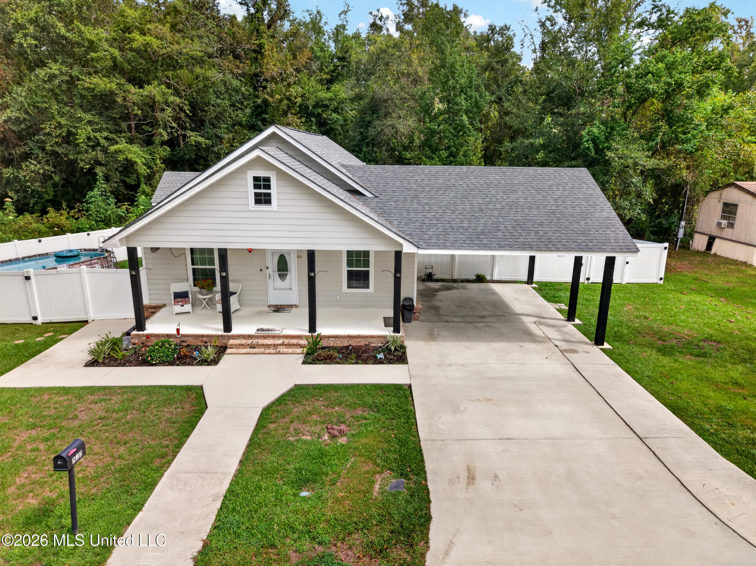 513 Fifth Street Property Photo 4