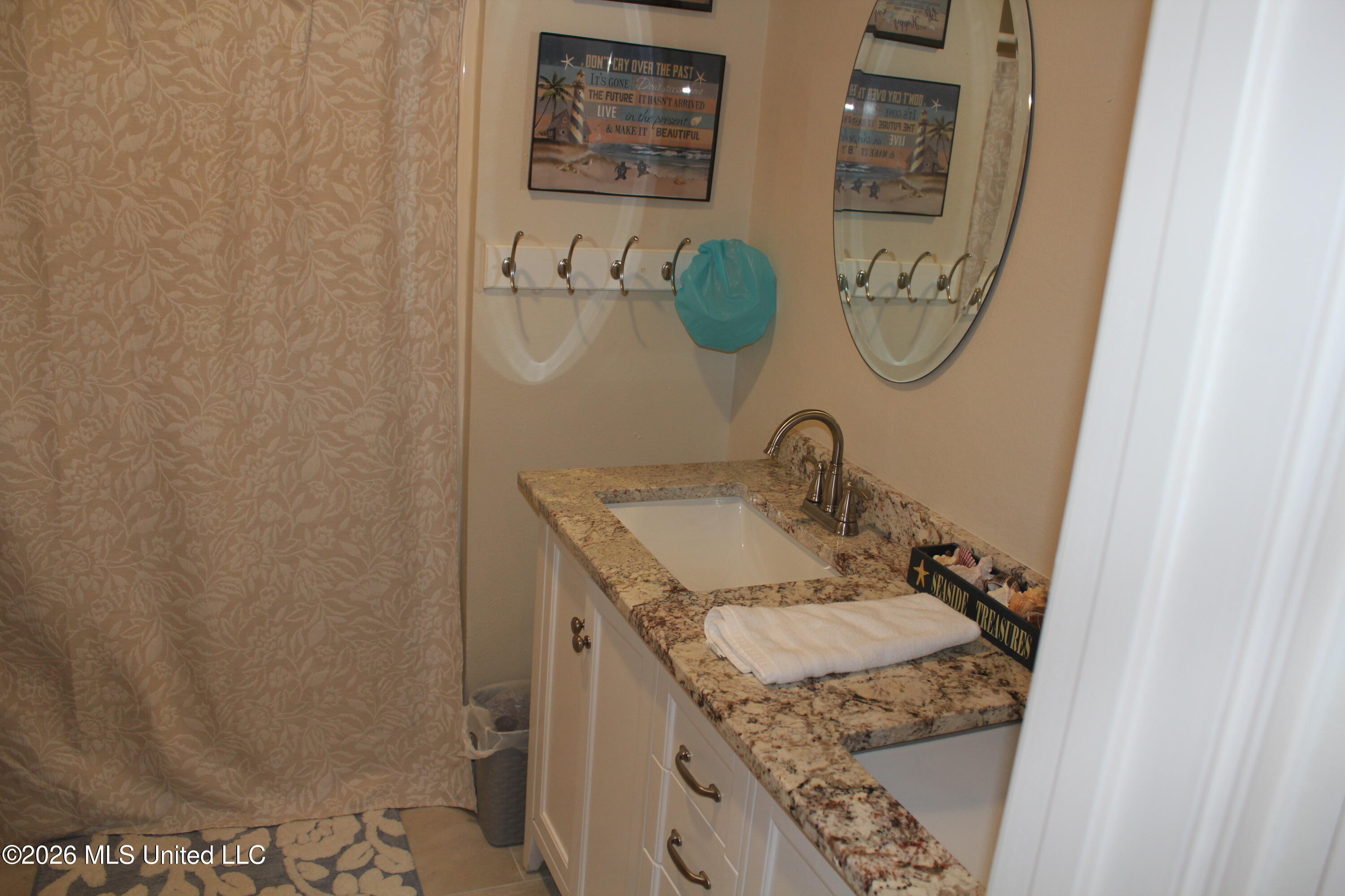 11059 Idaho Street Property Photo 6