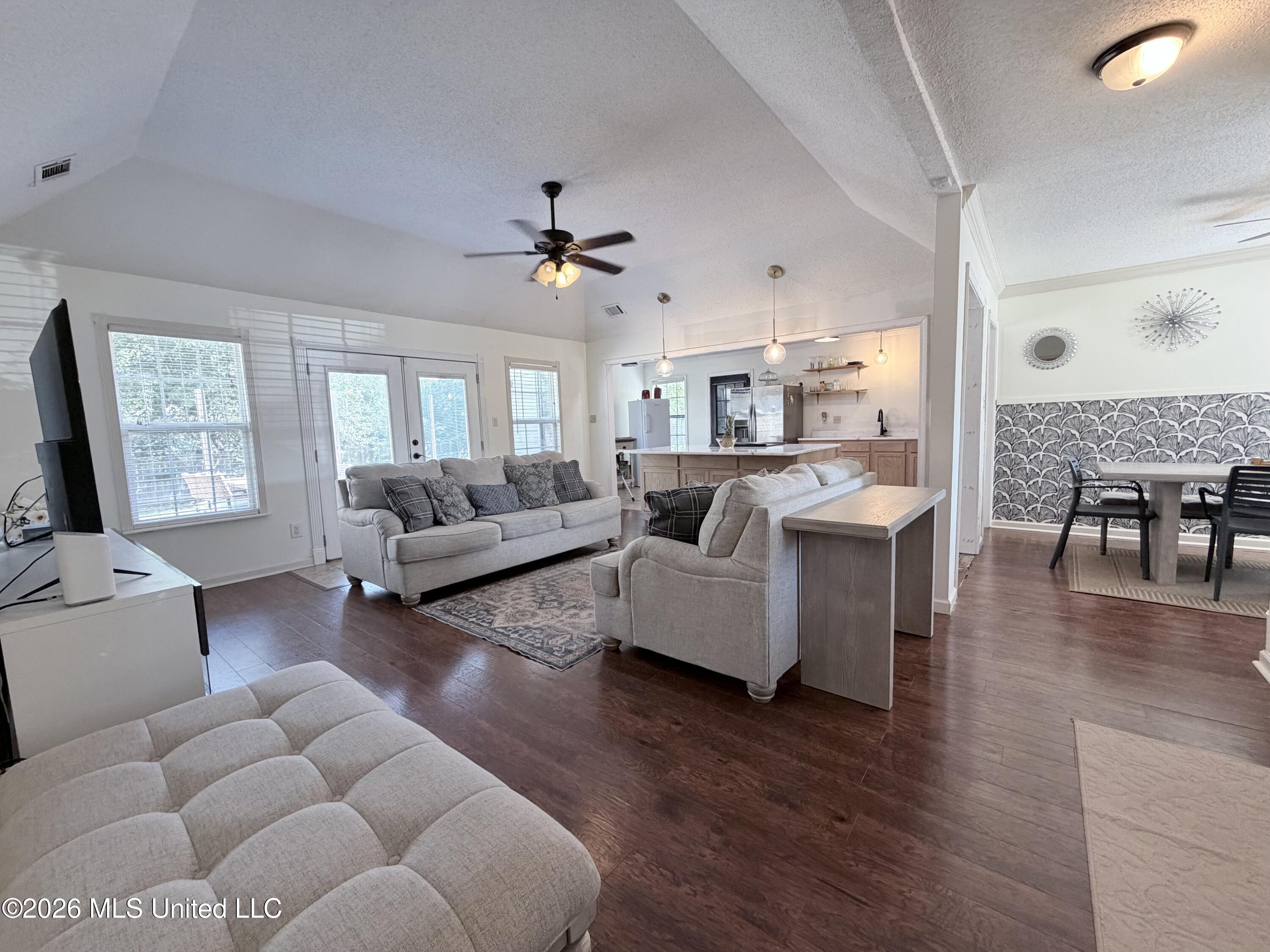662 Eaglewood Drive Property Photo 2