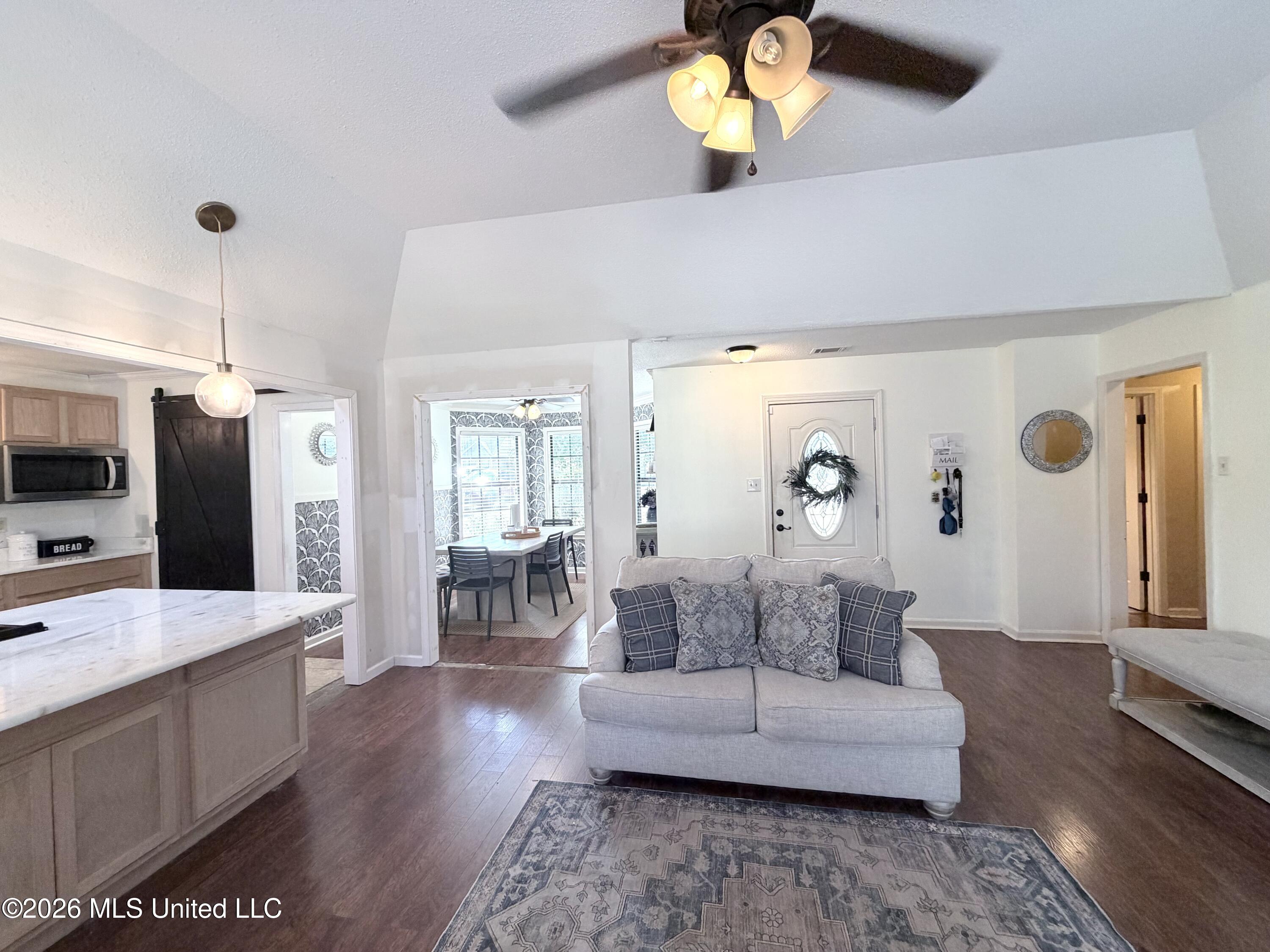 662 Eaglewood Drive Property Photo 4