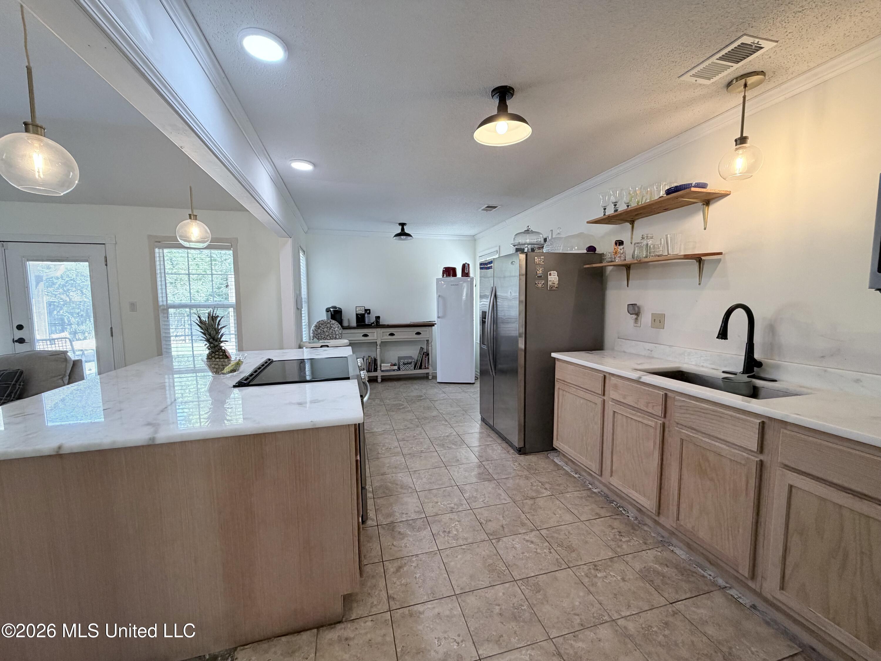 662 Eaglewood Drive Property Photo 8