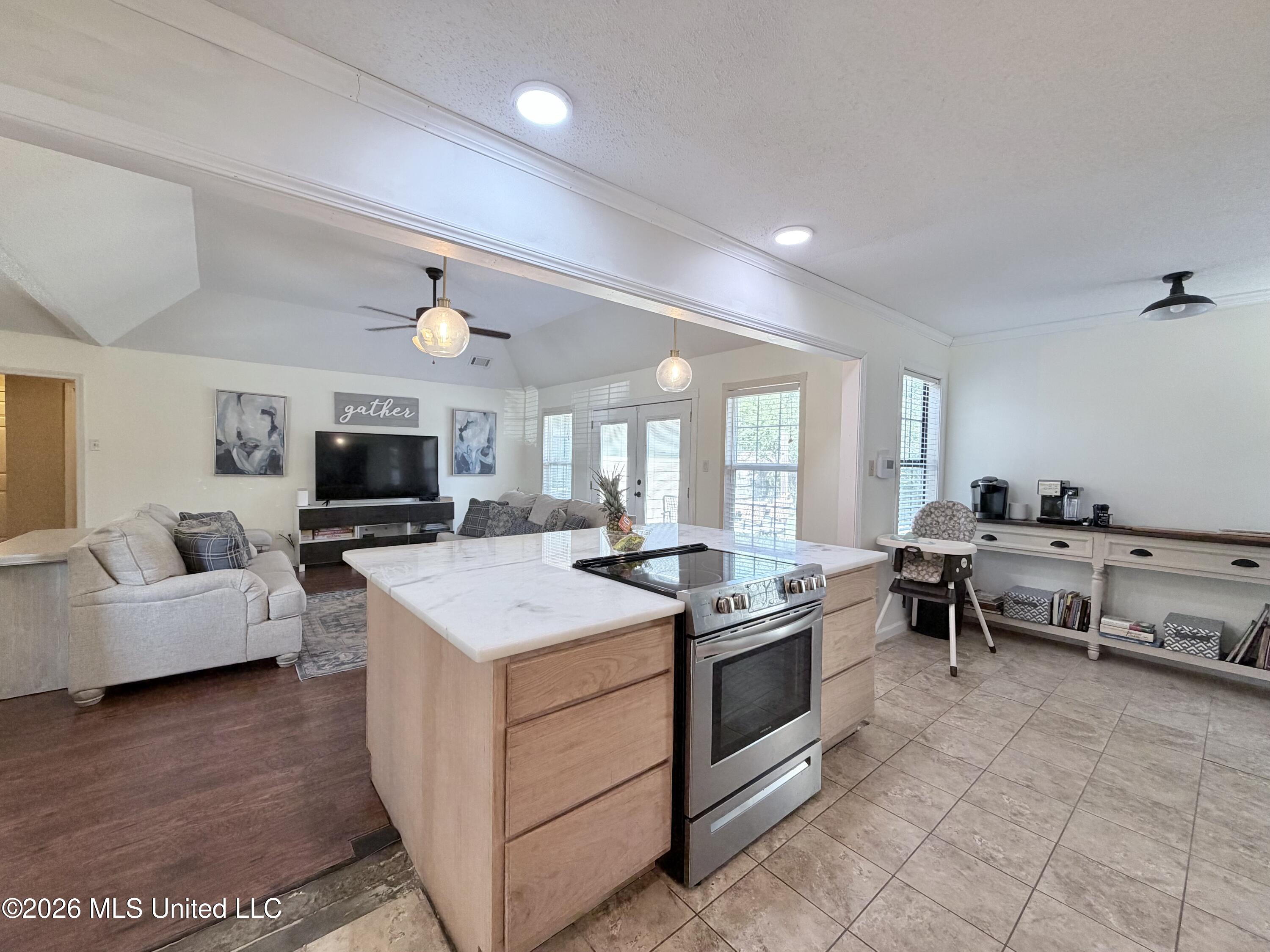 662 Eaglewood Drive Property Photo 9
