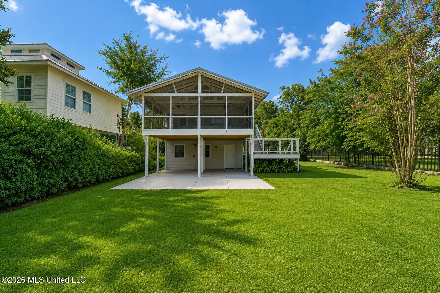 626 W Beach Boulevard Property Photo 1