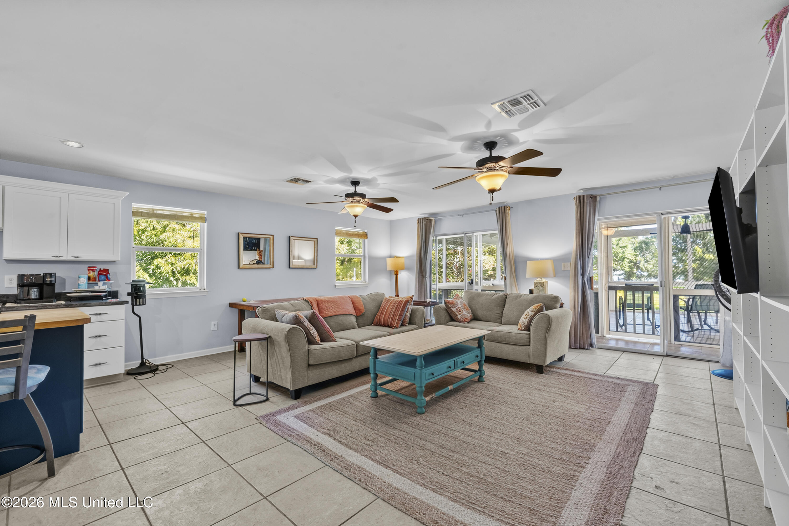 626 W Beach Boulevard Property Photo 3