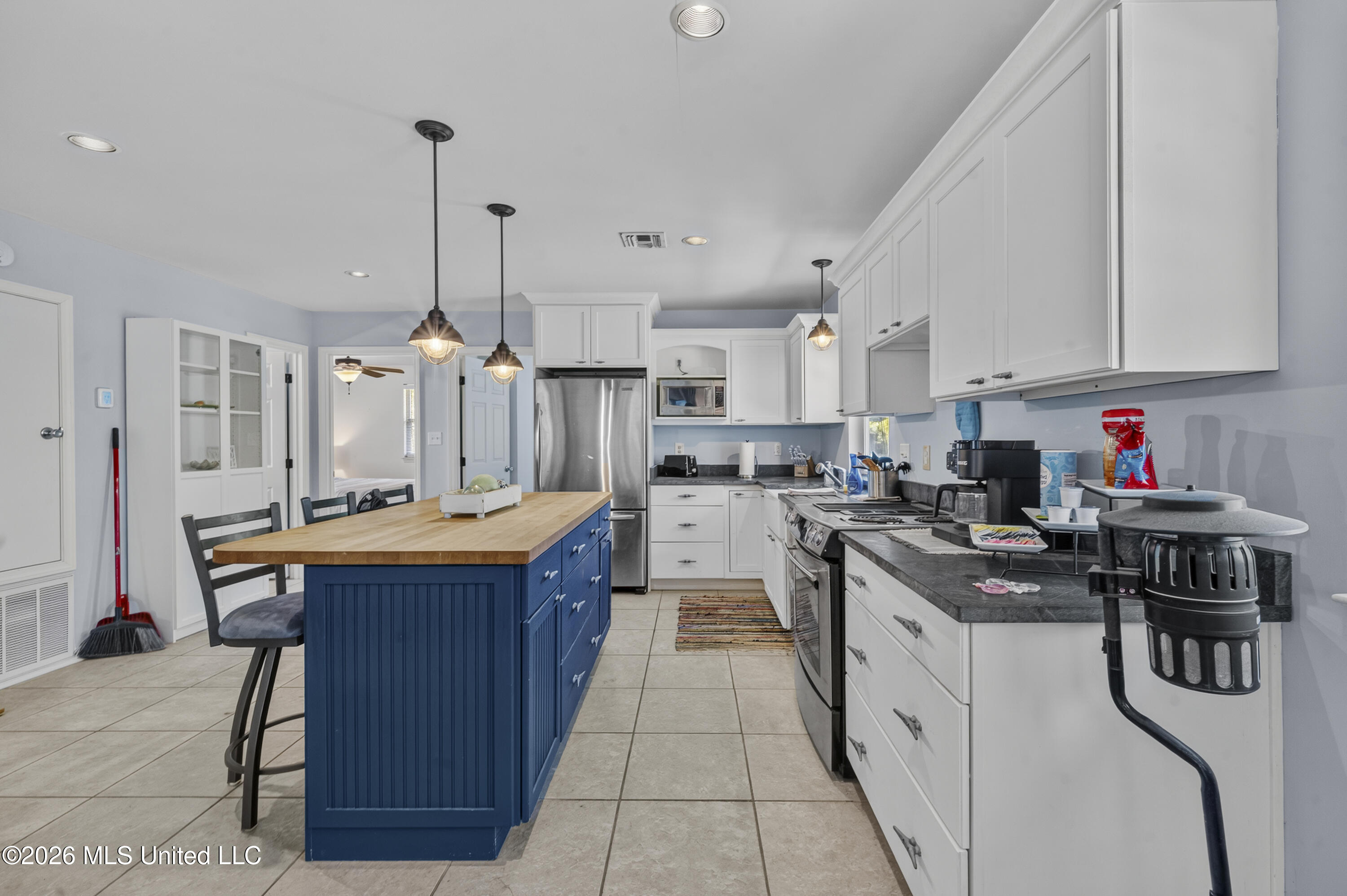 626 W Beach Boulevard Property Photo 7
