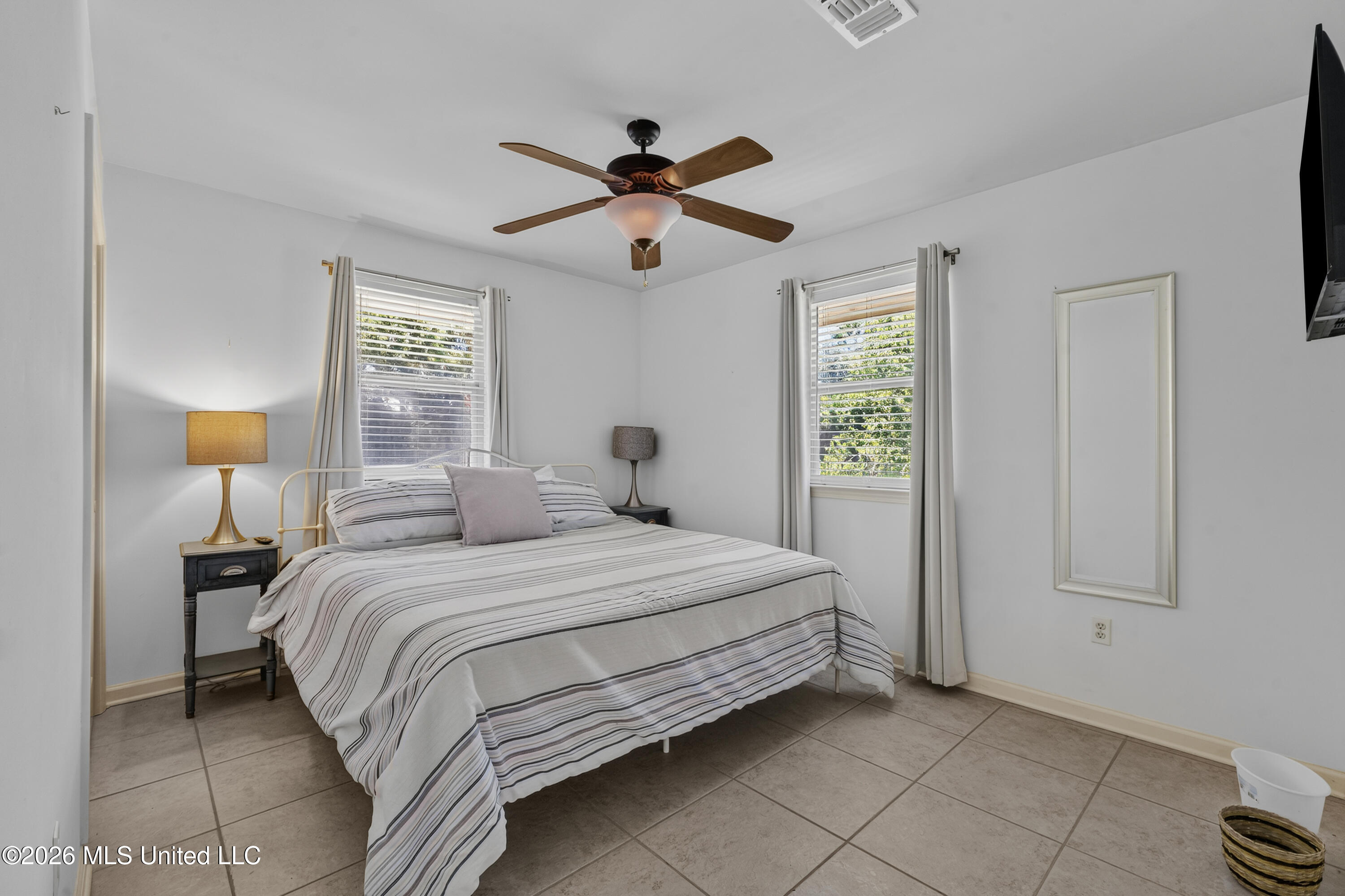 626 W Beach Boulevard Property Photo 8
