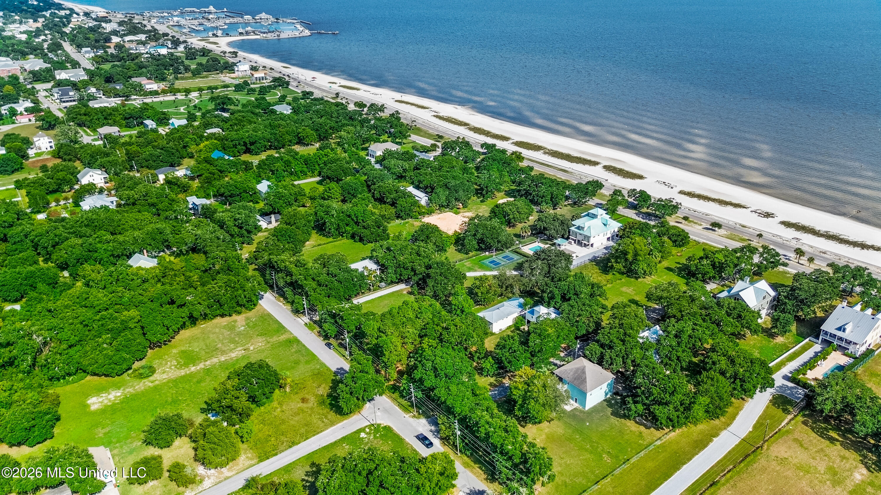 626 W Beach Boulevard Property Photo 20
