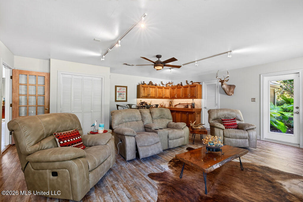 2005 Lauban Lane Property Photo 22