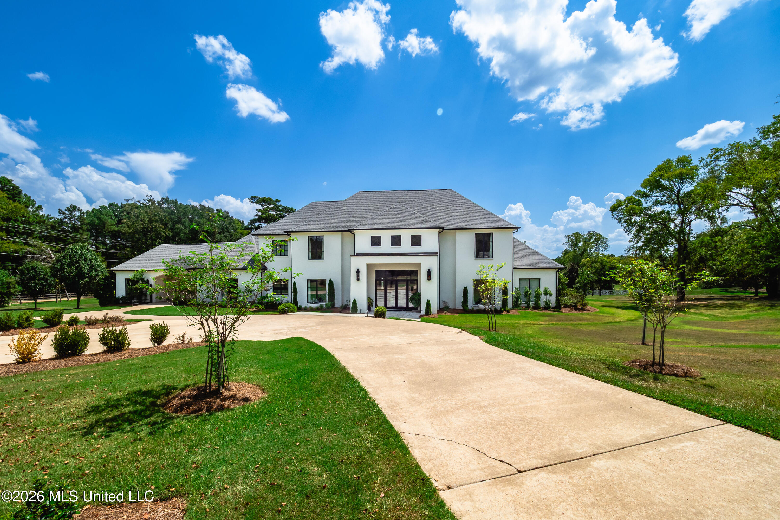 100 Bridgewater Crossing Property Photo 1