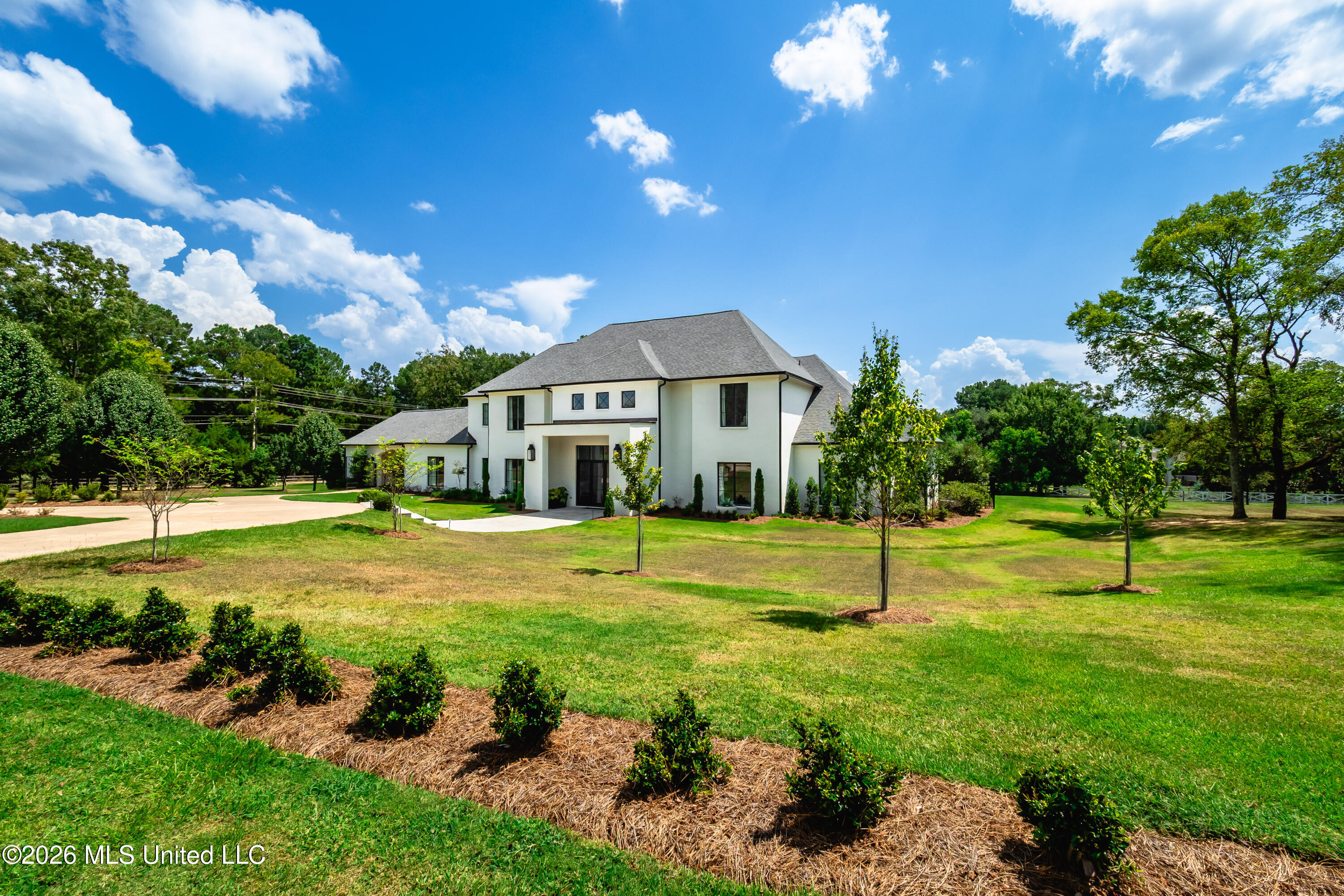 100 Bridgewater Crossing Property Photo 2