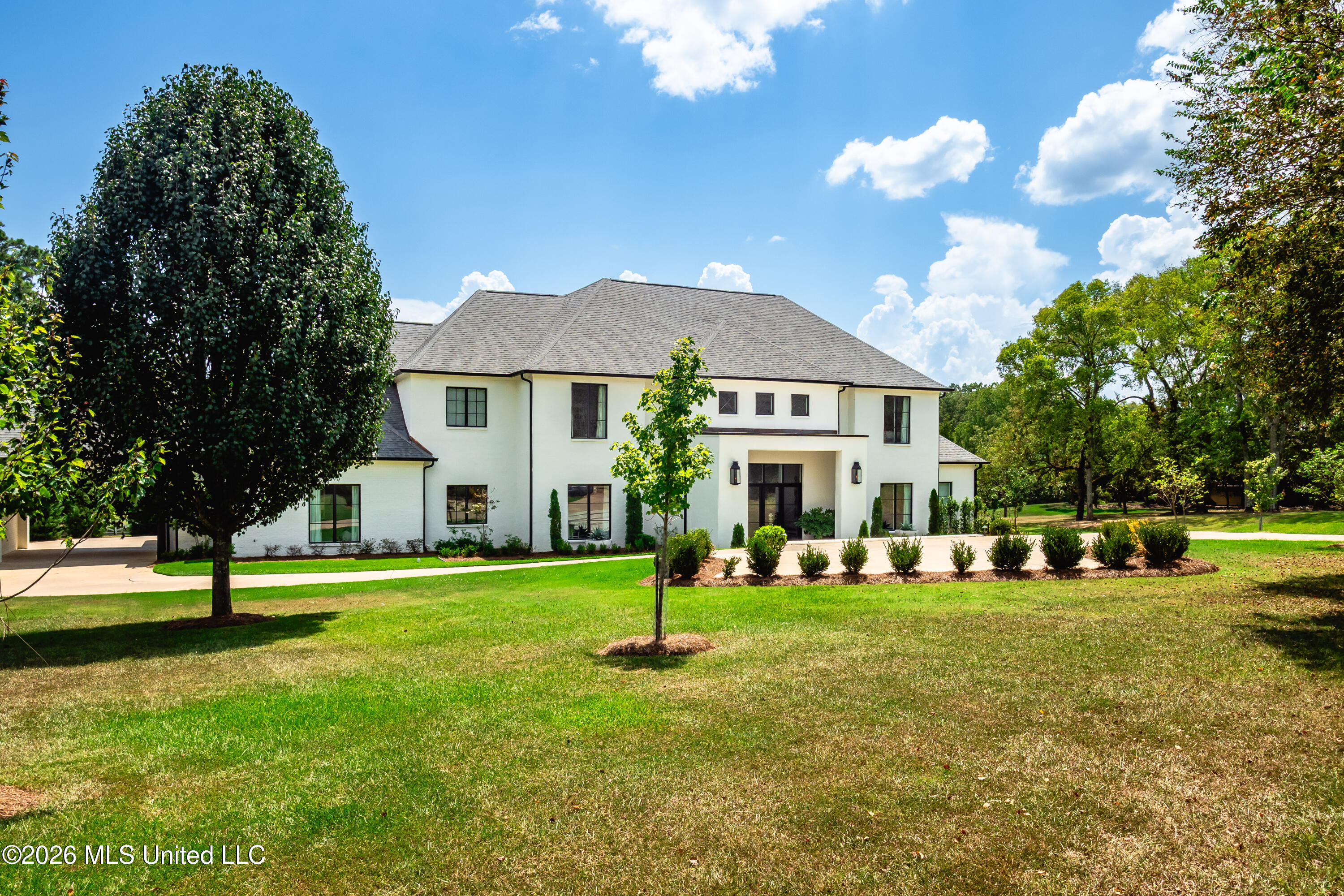 100 Bridgewater Crossing Property Photo 3