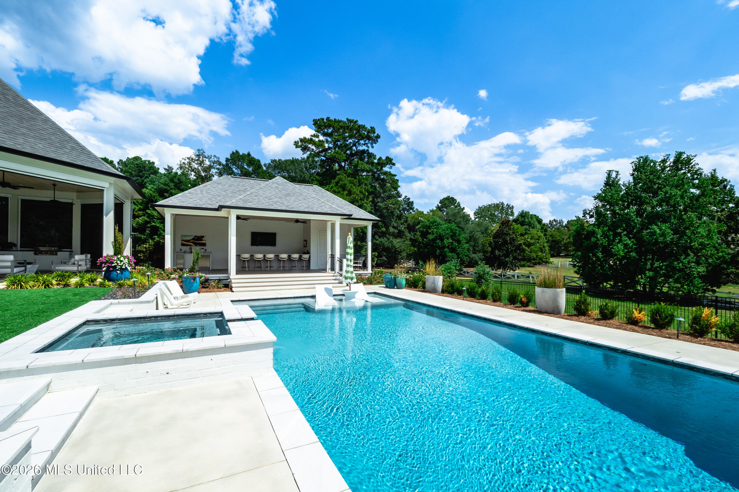 100 Bridgewater Crossing Property Photo 65