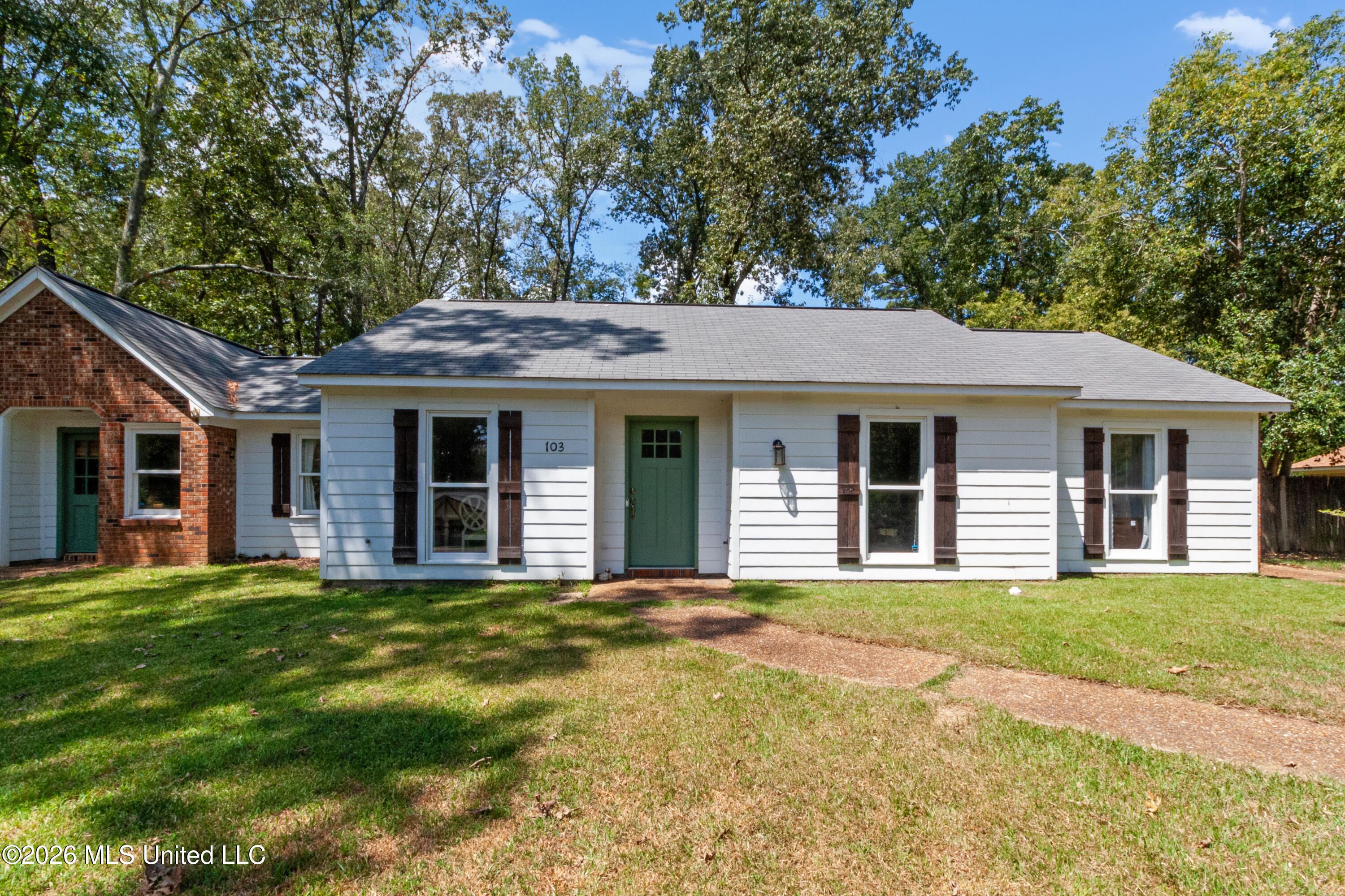 103 Lakeside Drive Property Photo 2