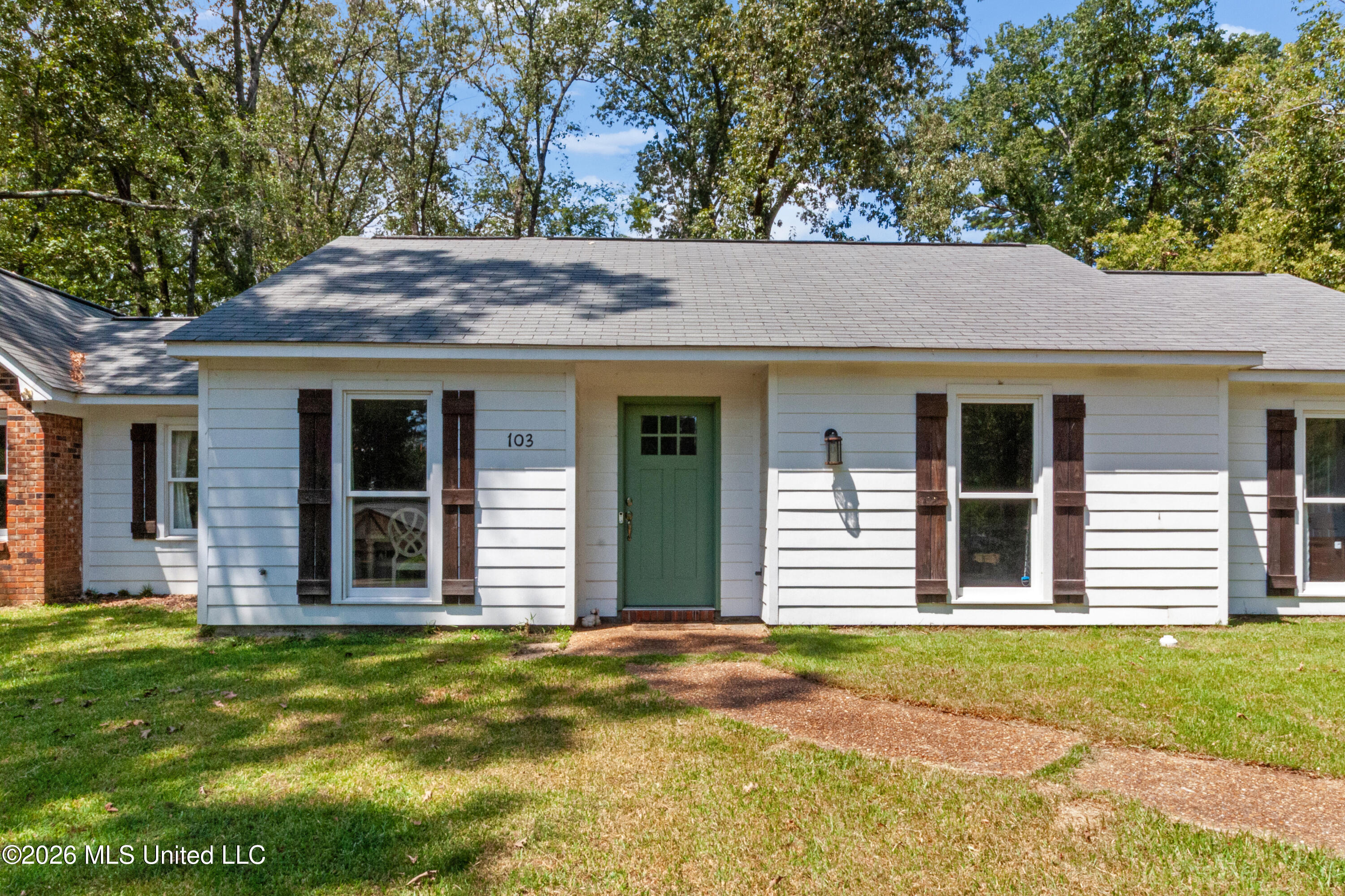 103 Lakeside Drive Property Photo 3