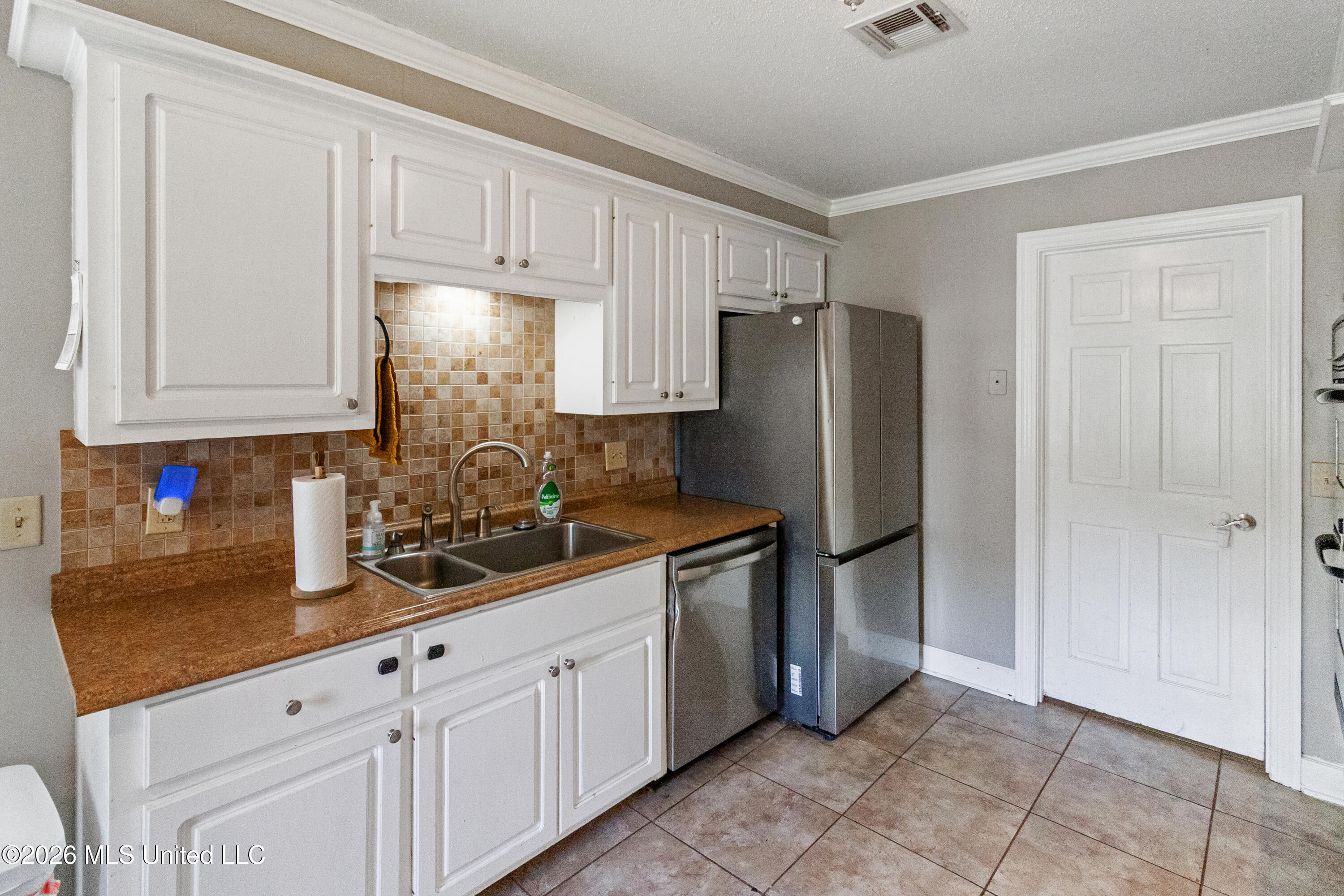 103 Lakeside Drive Property Photo 9