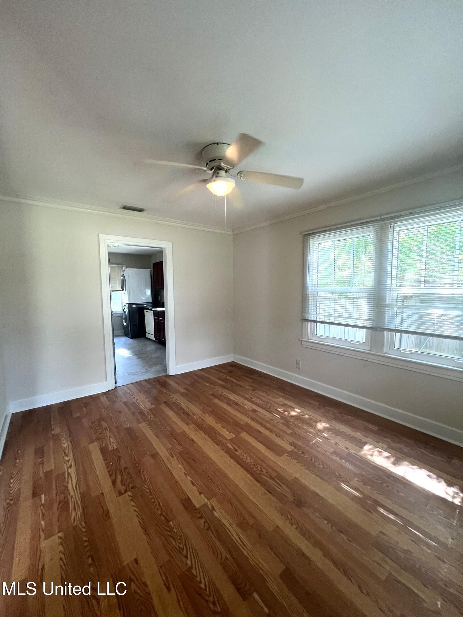 1693-r Vine Street Property Photo 4