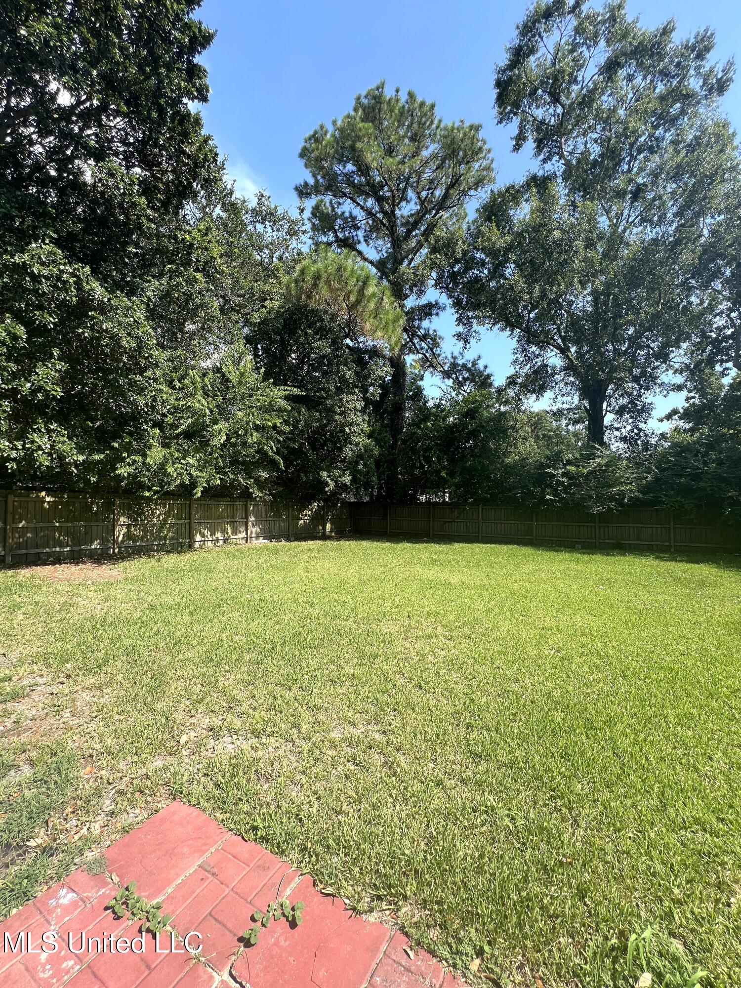 1693-r Vine Street Property Photo 11
