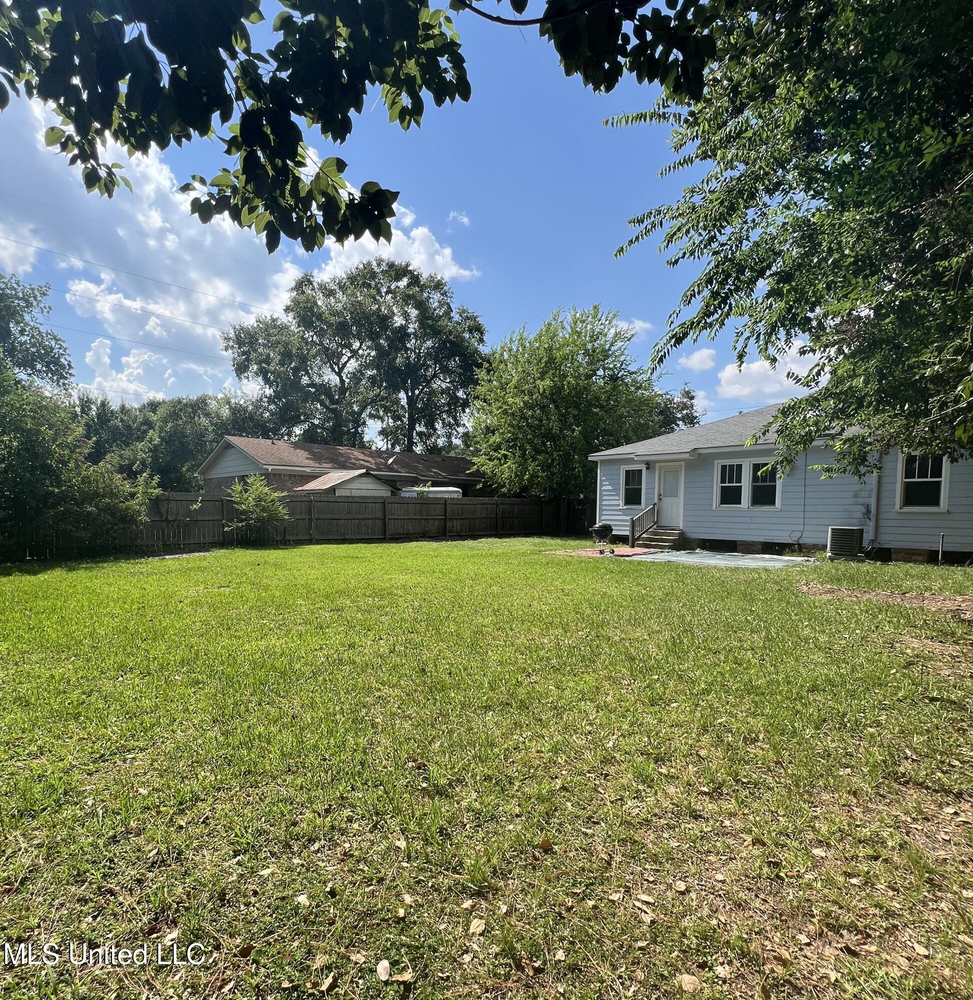 1693-r Vine Street Property Photo 12