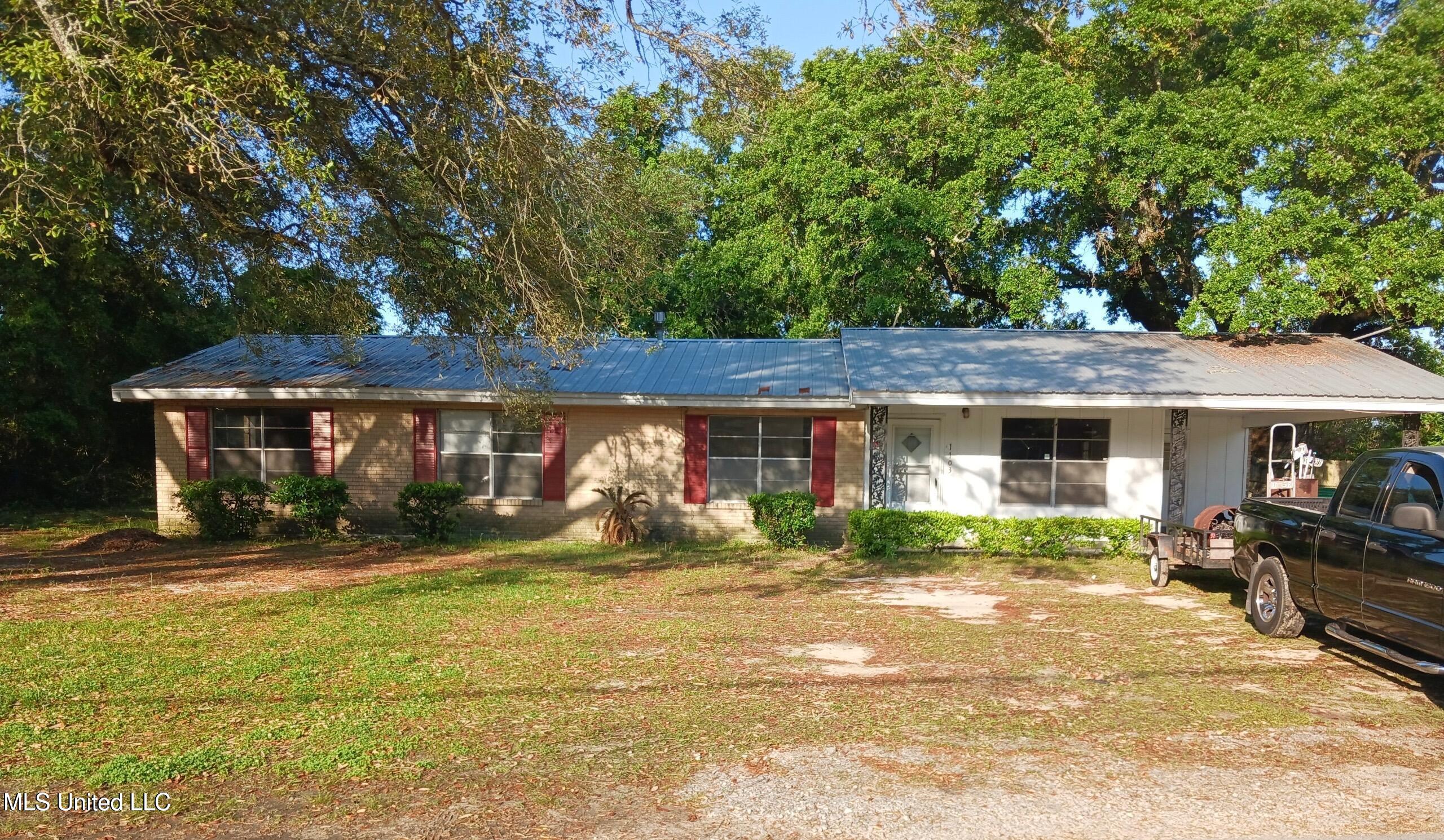 1103 Lewis Avenue Property Photo 1