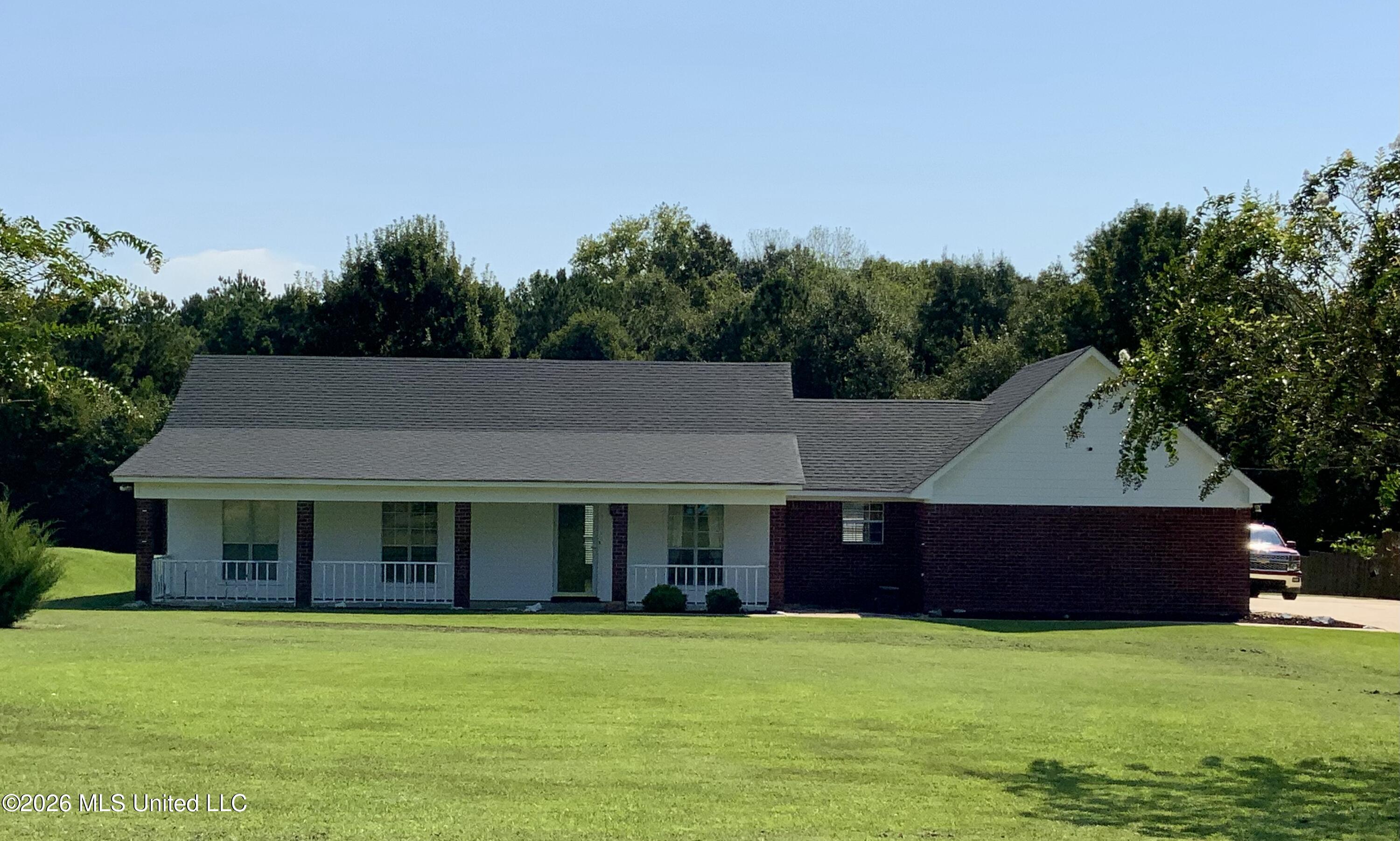 1136 Old Jackson Road Property Photo 1