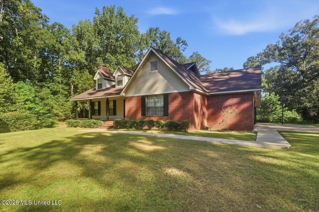 2053 Warrenton Property Photo 3