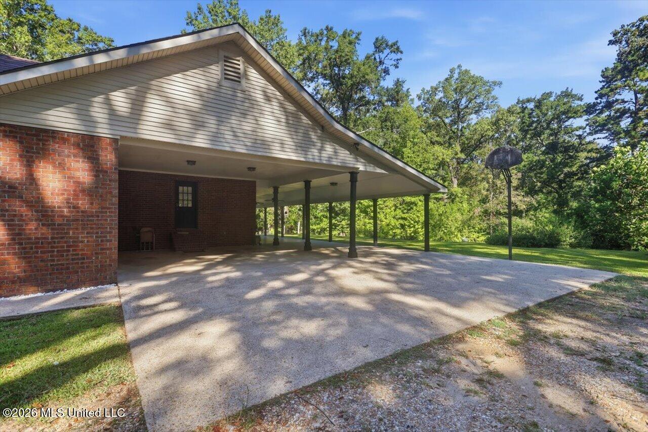 2053 Warrenton Property Photo 4