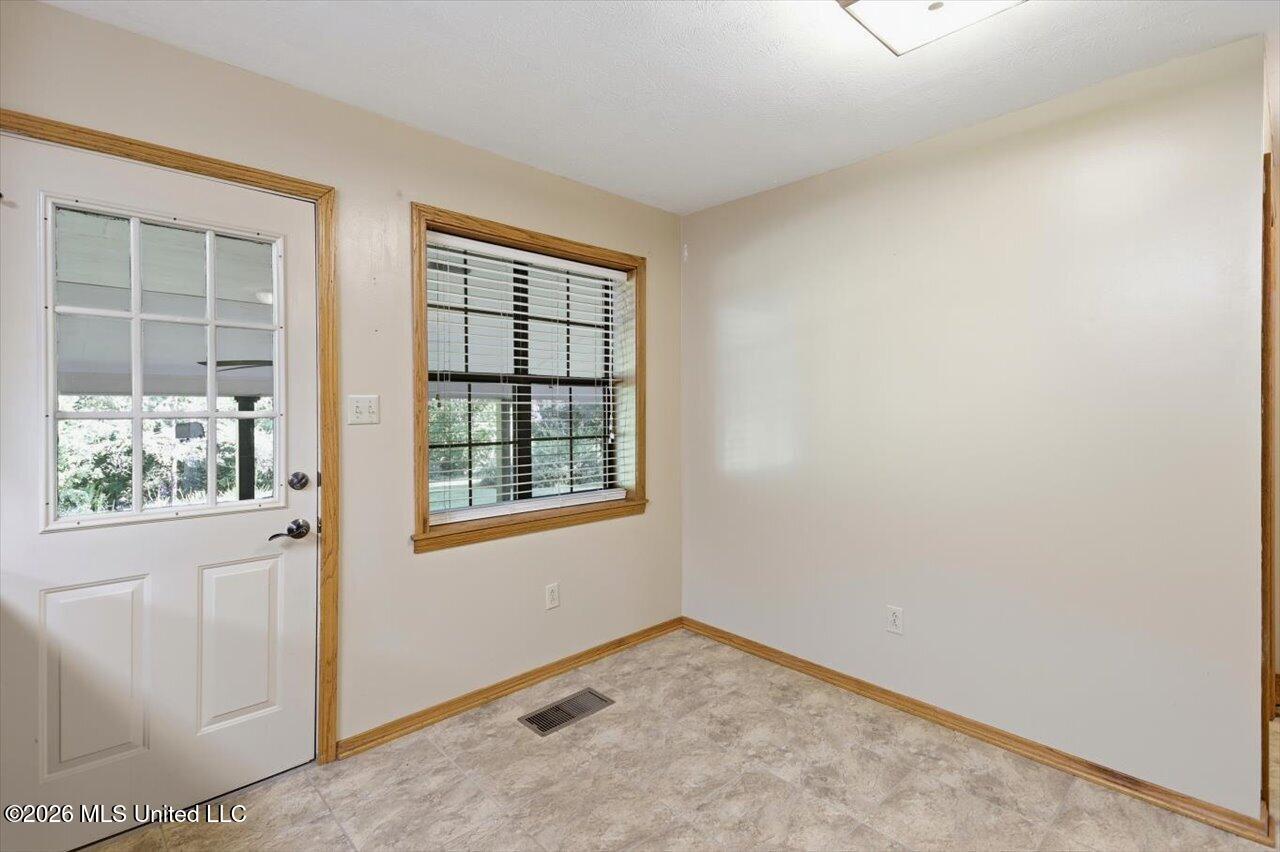 2053 Warrenton Property Photo 16