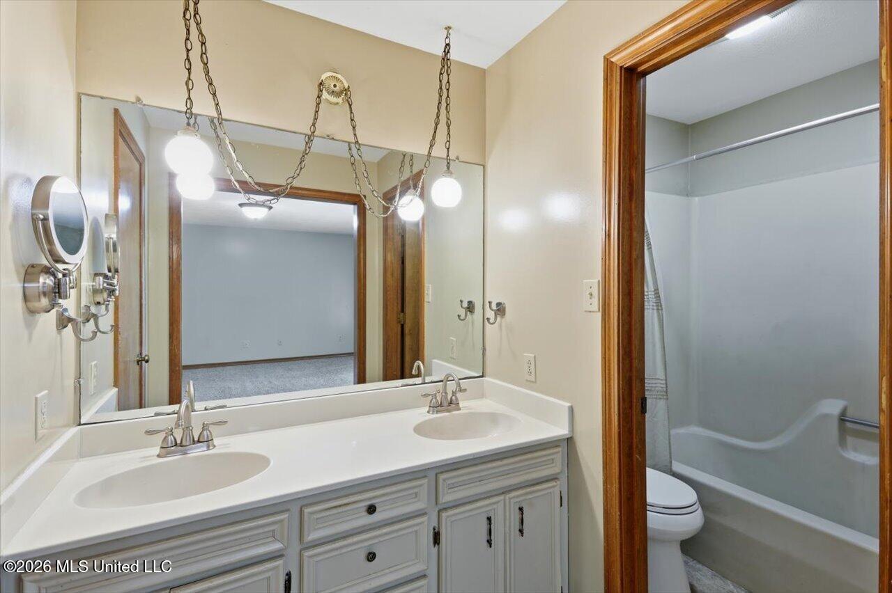 2053 Warrenton Property Photo 22