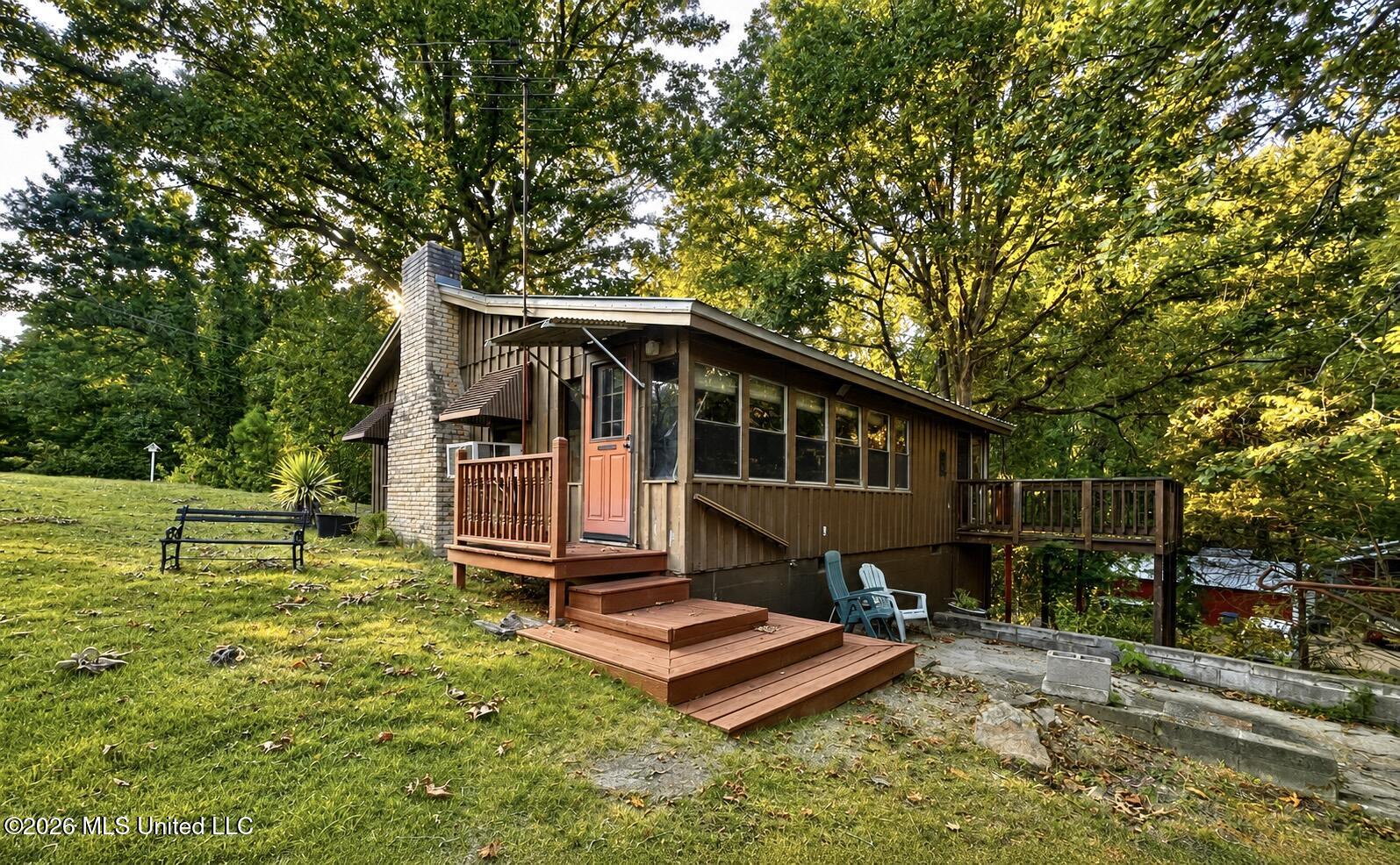 330 Lake Shore Drive Property Photo 4