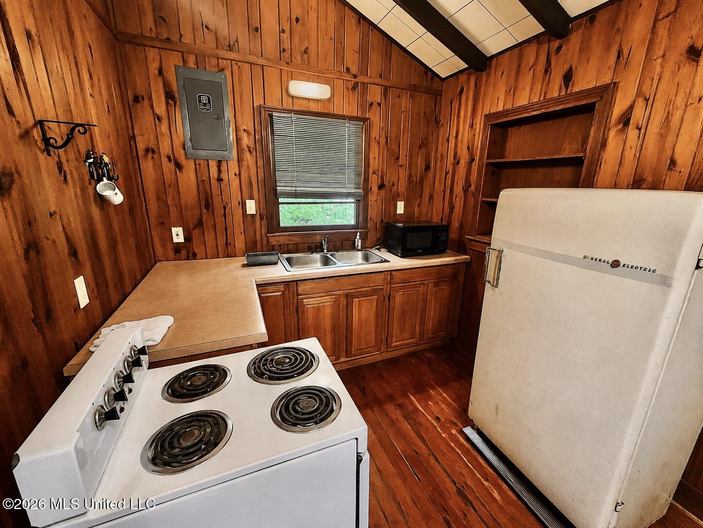 330 Lake Shore Drive Property Photo 10